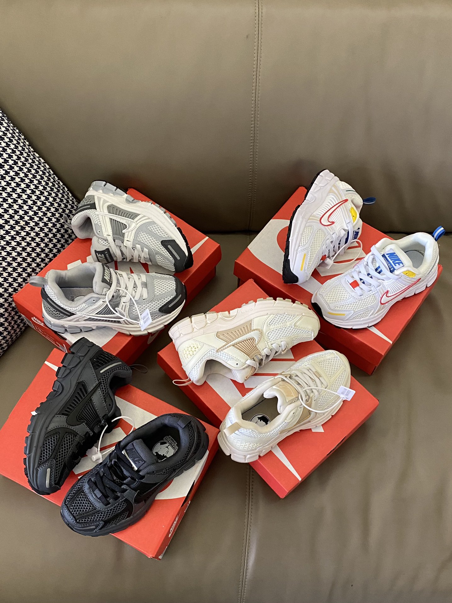 图片[2]-原图直出🌟 这双鞋可以穿着打球、跑步都很香😍属于在两个领域的能力都不错👌🏻而且颜值很高，整体亮眼🤩鞋底是大纹路防滑能力强关键性价比高😻-选品中心