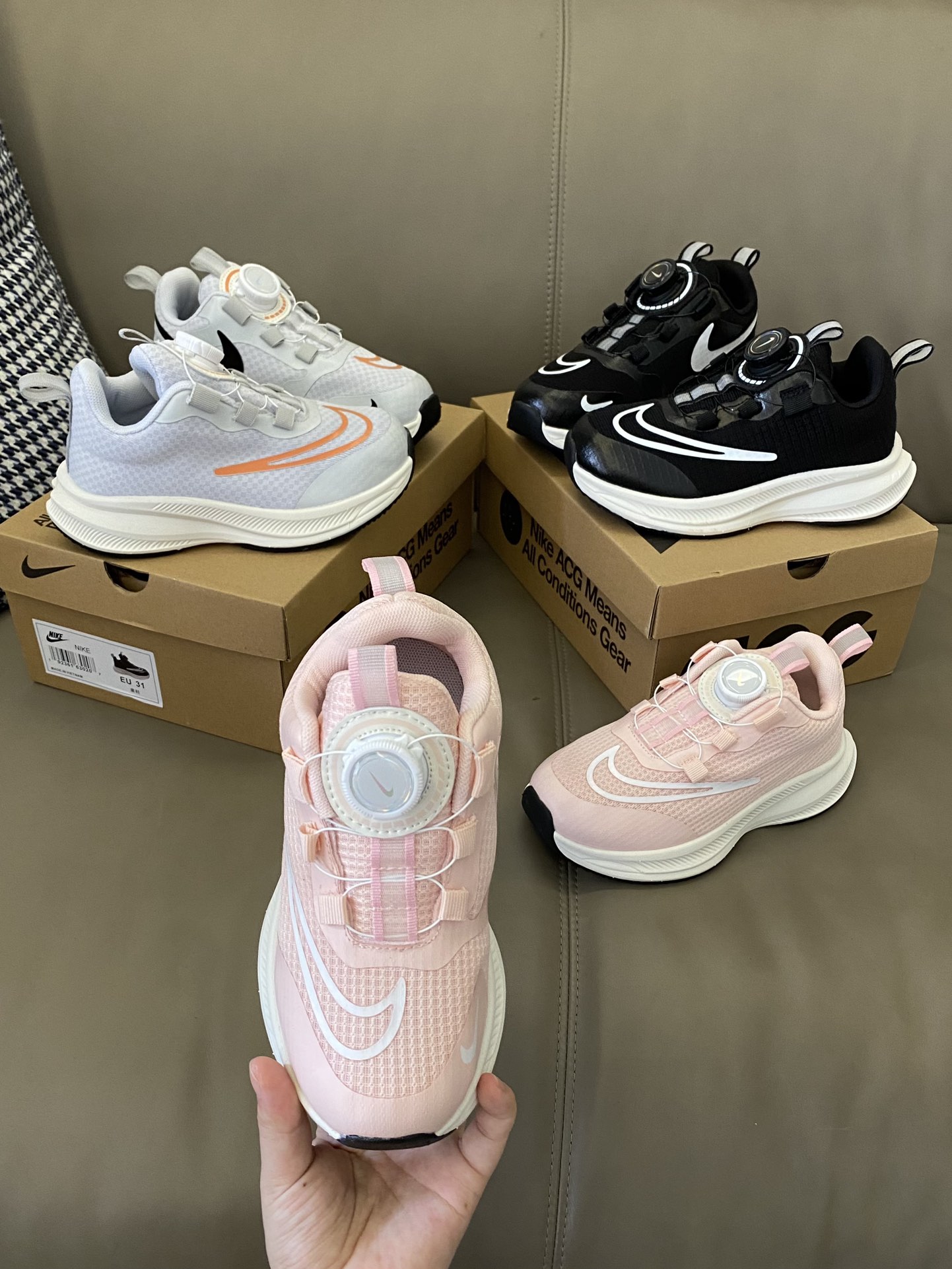 图片[4]-原图直出🌟 旋转扣设计方便宝贝穿脱✅微翘防踢鞋头🤩有效保护稚嫩双脚👣橡胶鞋底提供足够的减震回弹🐵并且十分的耐弯折😍让宝宝安安心心的去玩耍-选品中心