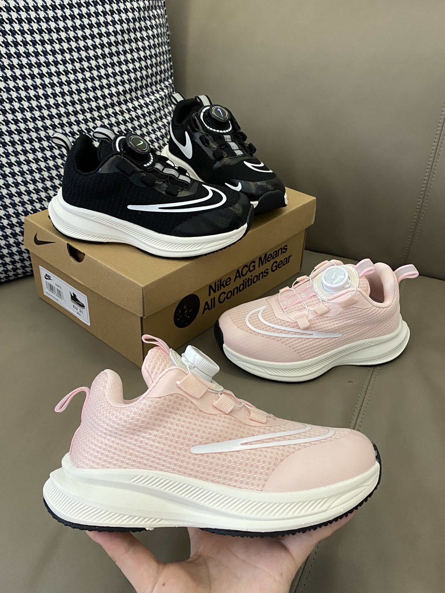 原图直出🌟 旋转扣设计方便宝贝穿脱✅微翘防踢鞋头🤩有效保护稚嫩双脚👣橡胶鞋底提供足够的减震回弹🐵并且十分的耐弯折😍让宝宝安安心心的去玩耍-选品中心