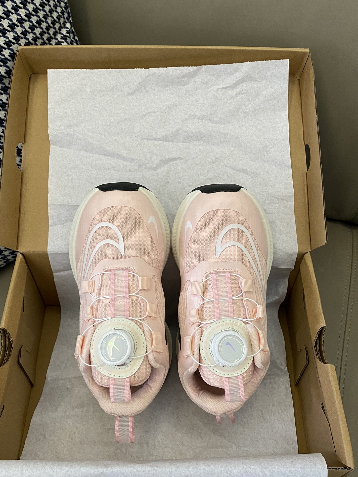 图片[2]-原图直出🌟 旋转扣设计方便宝贝穿脱✅微翘防踢鞋头🤩有效保护稚嫩双脚👣橡胶鞋底提供足够的减震回弹🐵并且十分的耐弯折😍让宝宝安安心心的去玩耍-选品中心