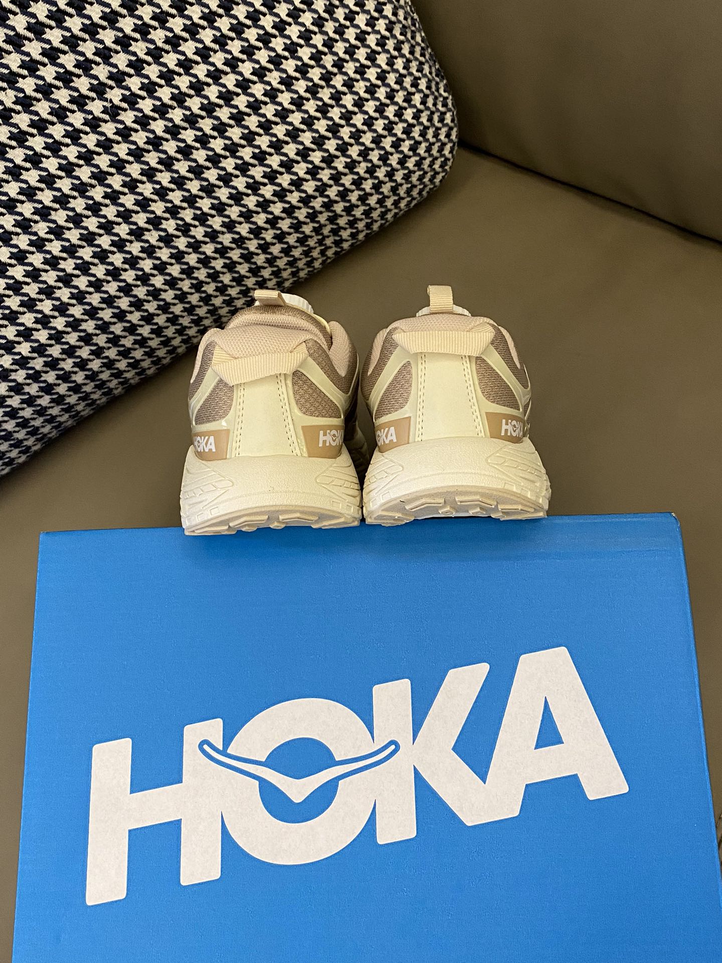 图片[7]-~ 原图直出🌟 鞋面采用了皮革相拼，带来良好的舒适性和强支撑力🤘EVA中底厚实而轻便😻鞋底防滑耐磨🎊 旋转扣设计方便宝贝穿脱✅-选品中心