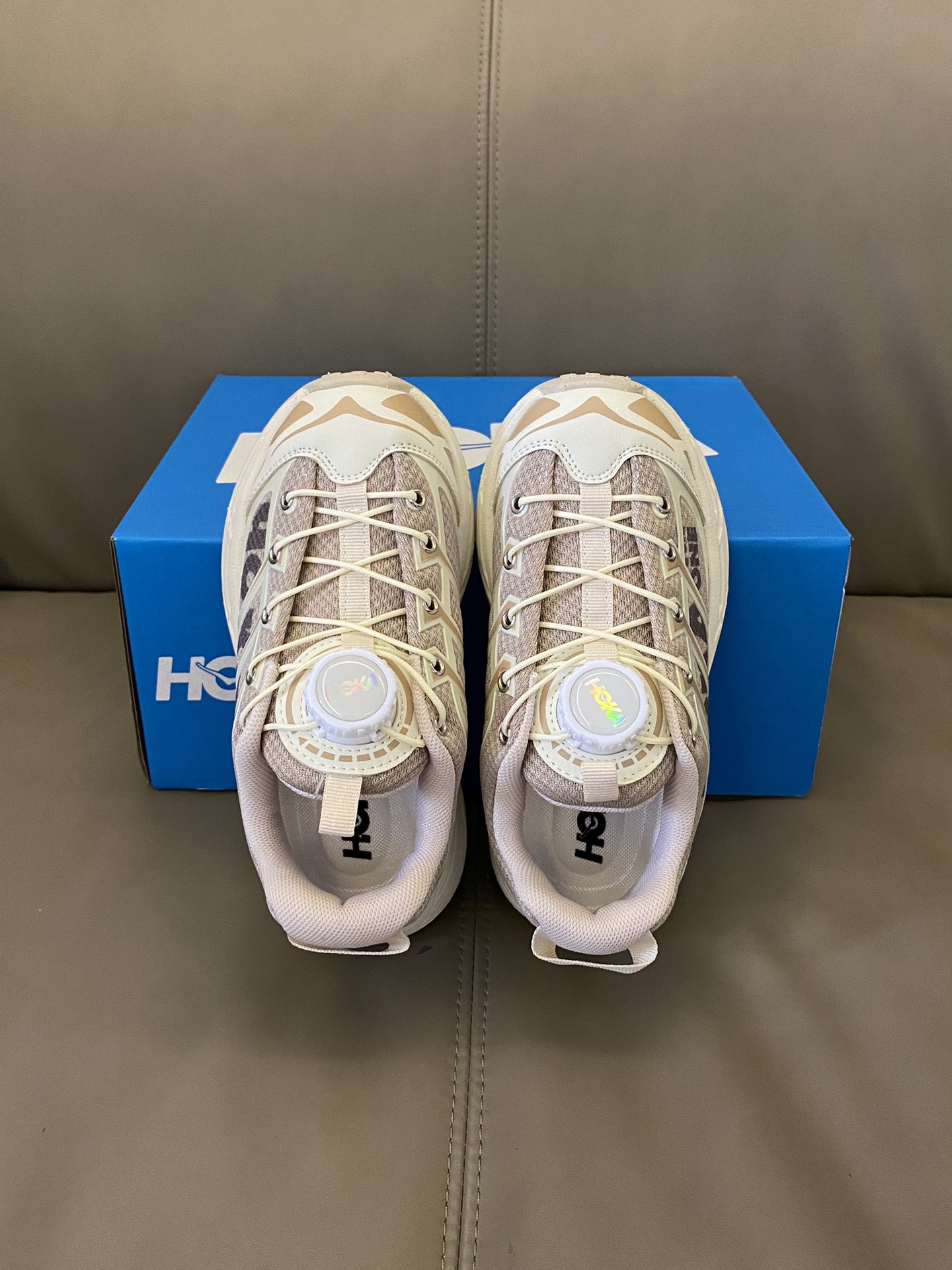 图片[5]-~ 原图直出🌟 鞋面采用了皮革相拼，带来良好的舒适性和强支撑力🤘EVA中底厚实而轻便😻鞋底防滑耐磨🎊 旋转扣设计方便宝贝穿脱✅-选品中心