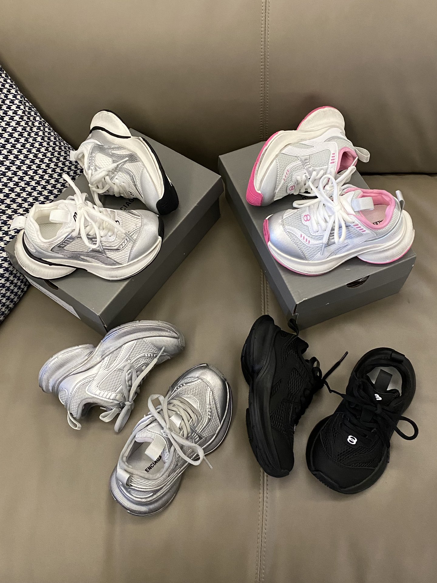 图片[3]-原图直出🌟 整体鞋身采用透气网面💨固定鞋带+魔术贴设计方便宝贝穿脱✔️质量杠杠的👋🏻收到货保证趱不绝口🫣-选品中心