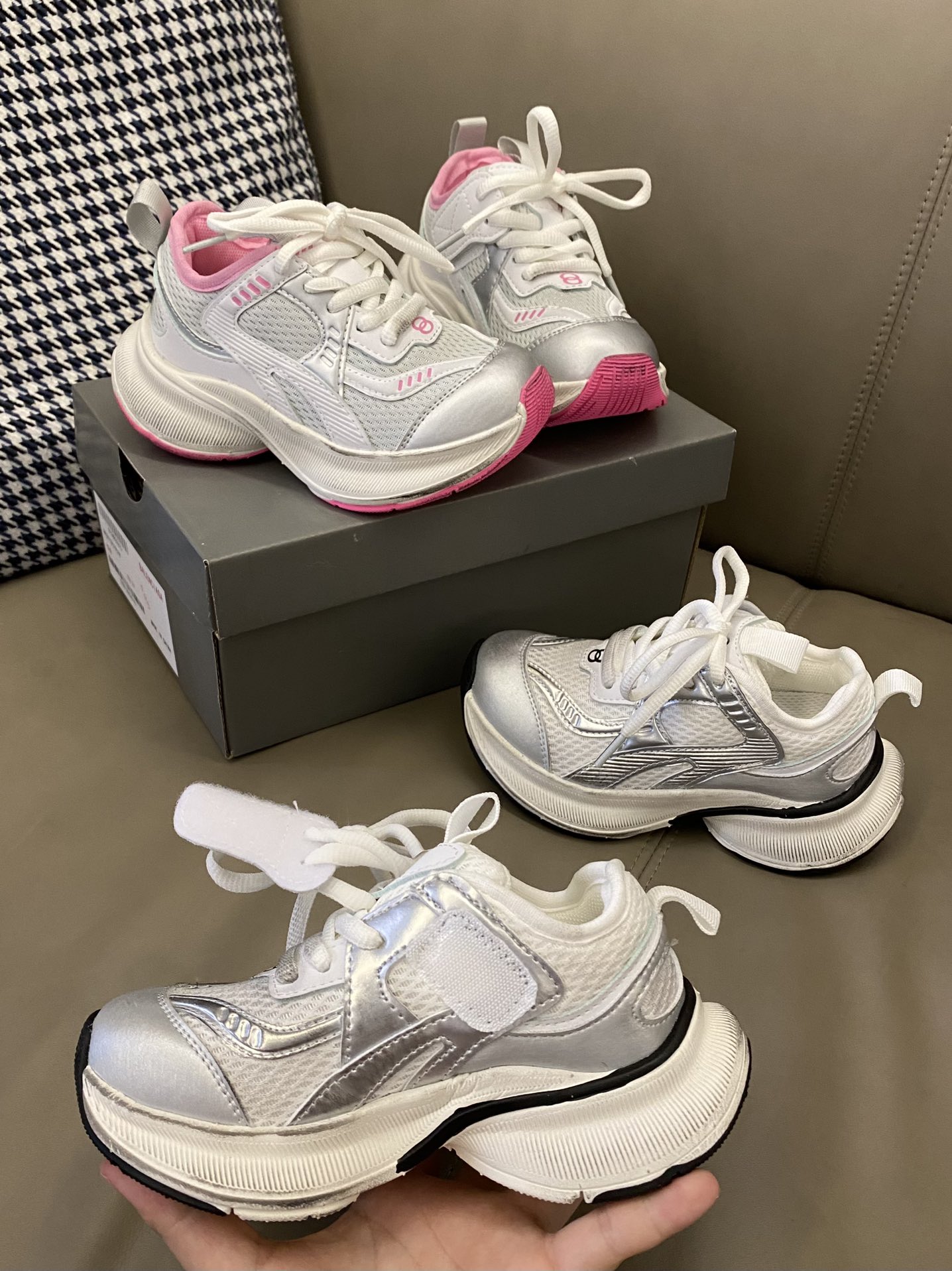 图片[4]-原图直出🌟 整体鞋身采用透气网面💨固定鞋带+魔术贴设计方便宝贝穿脱✔️质量杠杠的👋🏻收到货保证趱不绝口🫣-选品中心