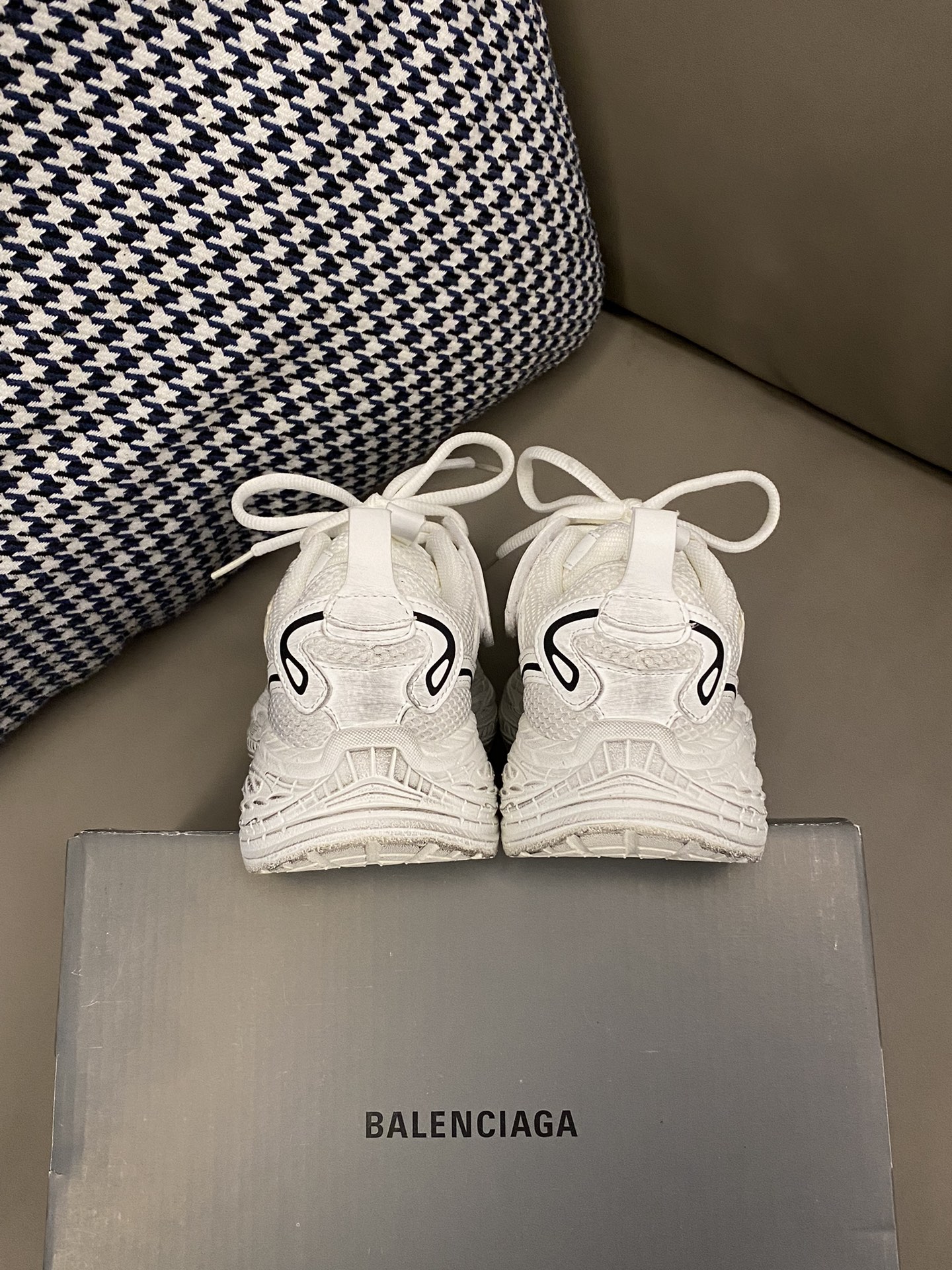 图片[7]-原图直出🌟 这双老爹鞋简直超酷又百搭鞋子透气网面设计，穿着也不会感觉闷脚捂脚💨魔术贴设计方便穿脱✌🏻鞋底防滑耐磨🎊-选品中心