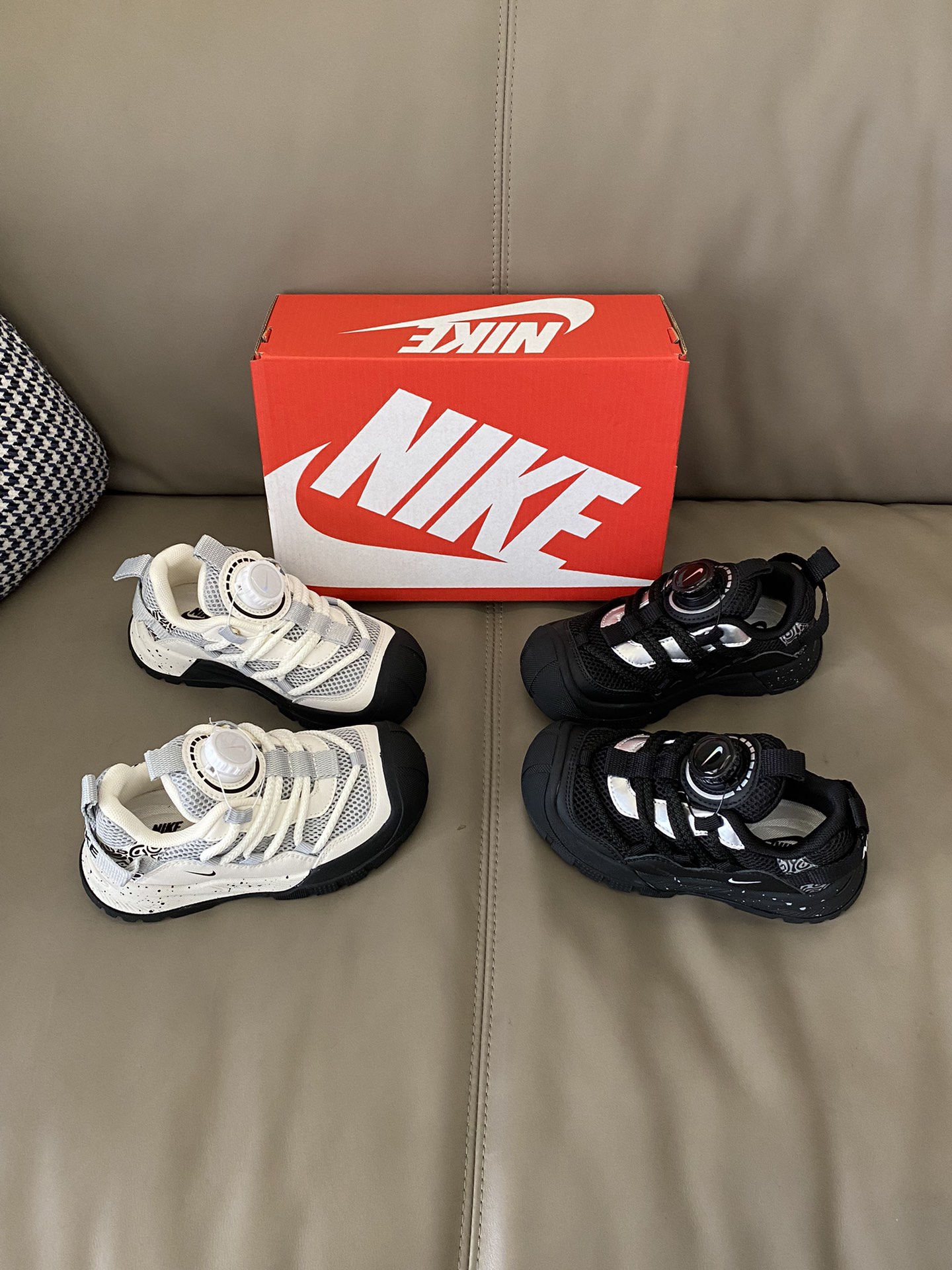 图片[8]-原图直出🌟 这款运动鞋不仅外观吸睛，而且性能出众😎它的旋转扣设计让穿脱更加便捷✔️轻松应对每一次的快速换装需求😍鞋面网面设计清爽透气💨鞋底防滑耐-选品中心