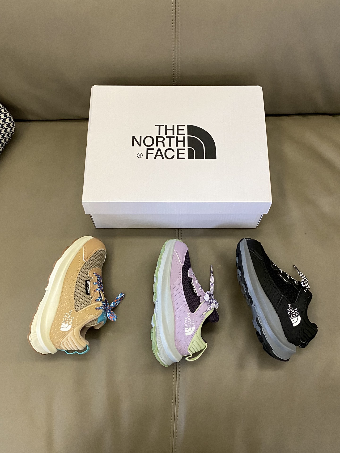 图片[5]-原图直出🌟 这双北面徒步鞋鞋面防水透气💨行走不闷脚不臭脚～固定鞋带装饰+魔术贴设计宝贝穿脱方便✔️鞋底纹路清晰，抓地力稳固👍🏻-选品中心