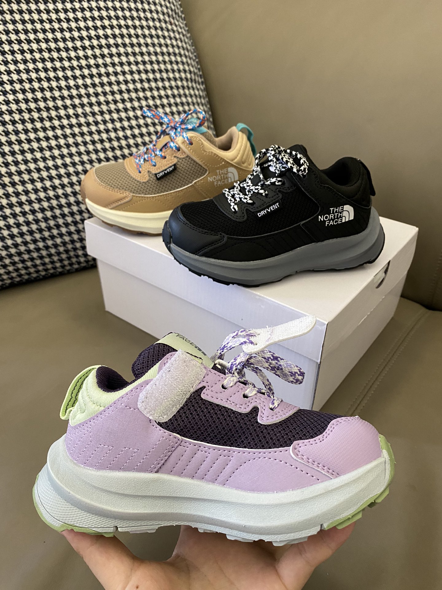 图片[6]-原图直出🌟 这双北面徒步鞋鞋面防水透气💨行走不闷脚不臭脚～固定鞋带装饰+魔术贴设计宝贝穿脱方便✔️鞋底纹路清晰，抓地力稳固👍🏻-选品中心