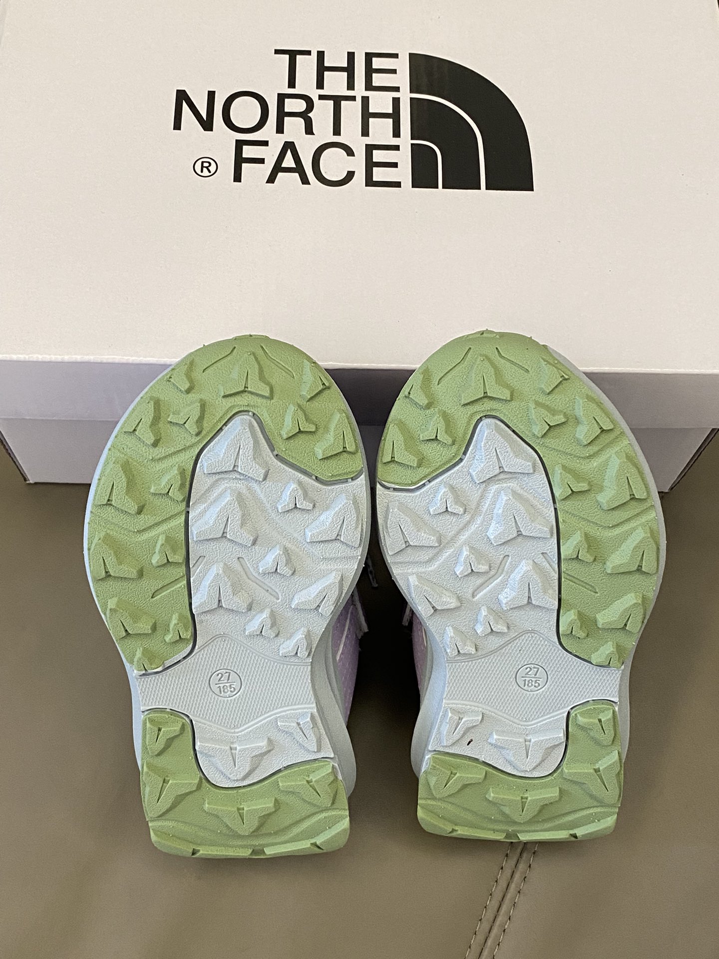 图片[9]-原图直出🌟 这双北面徒步鞋鞋面防水透气💨行走不闷脚不臭脚～固定鞋带装饰+魔术贴设计宝贝穿脱方便✔️鞋底纹路清晰，抓地力稳固👍🏻-选品中心