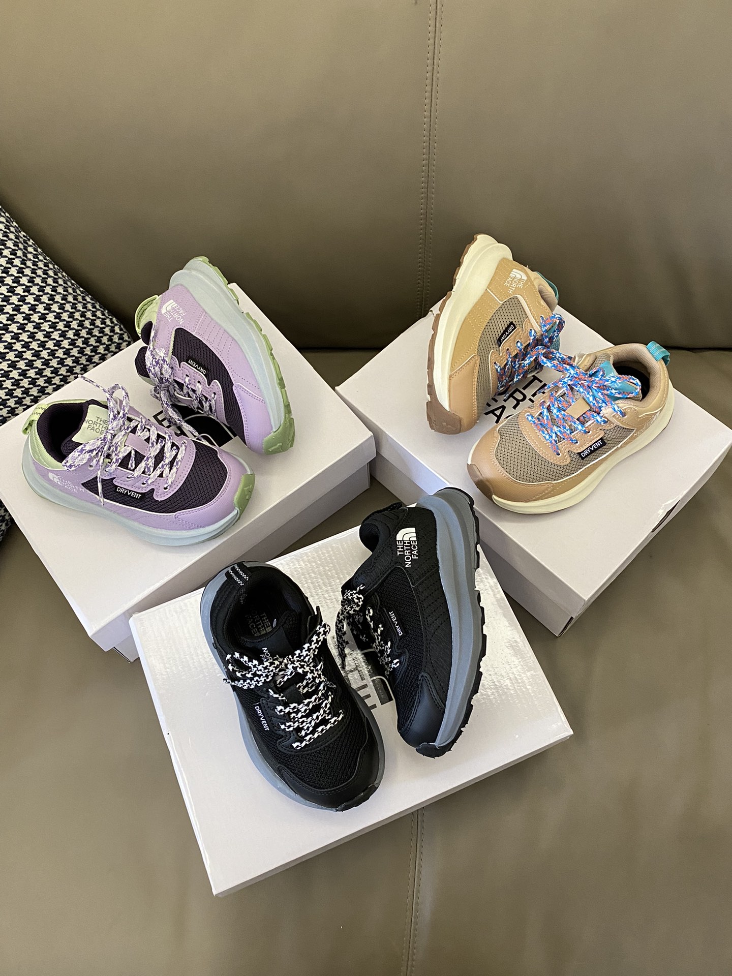 图片[7]-原图直出🌟 这双北面徒步鞋鞋面防水透气💨行走不闷脚不臭脚～固定鞋带装饰+魔术贴设计宝贝穿脱方便✔️鞋底纹路清晰，抓地力稳固👍🏻-选品中心