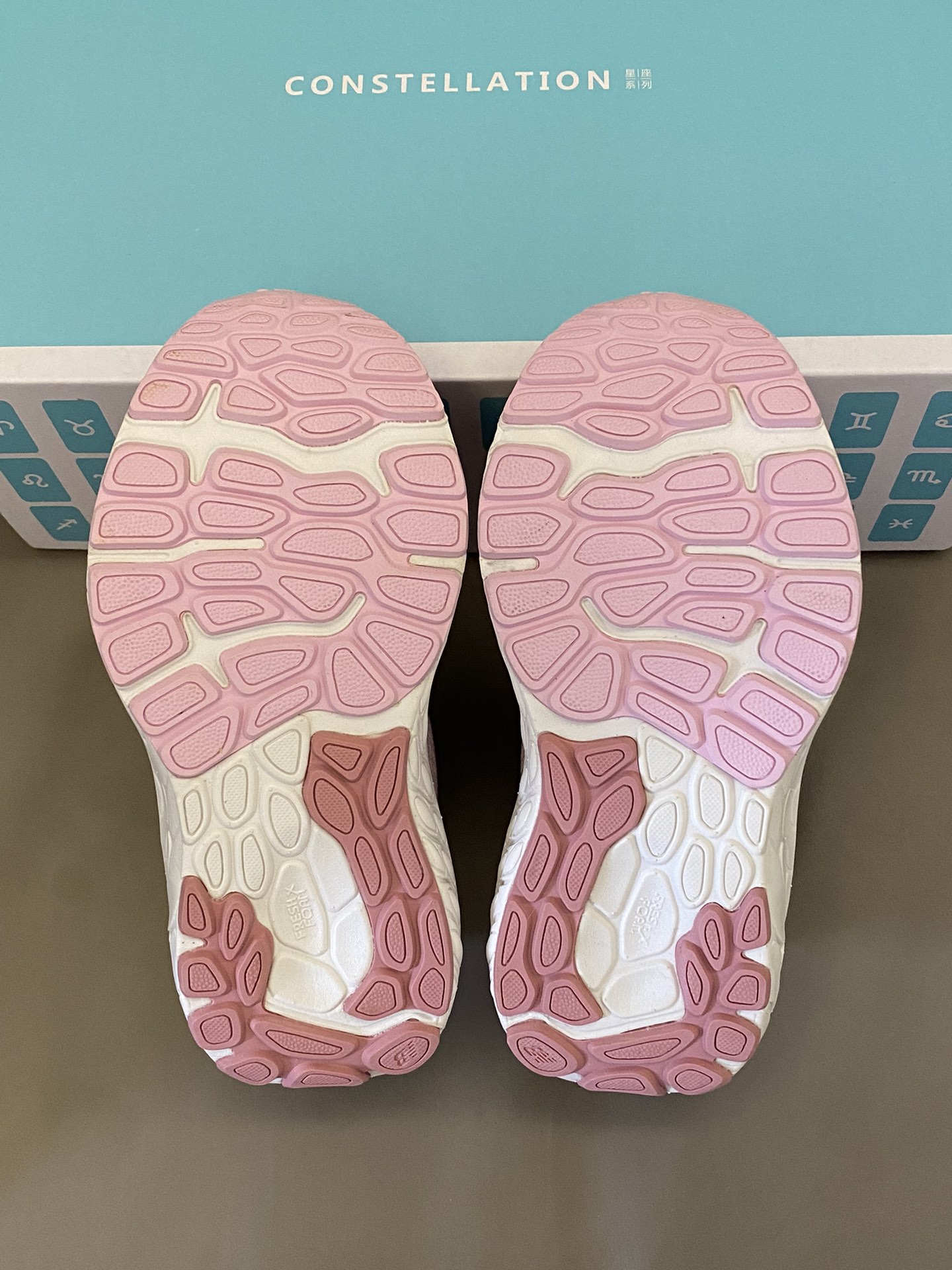 图片[9]-原图直出🌟 NB 魔术贴儿童运动鞋采用魔术贴设计穿脱方便👻内里柔软舒适～清爽透气💨鞋底防滑耐磨✔️非常的软弹🌟脚感超级奈斯👍🏻-选品中心