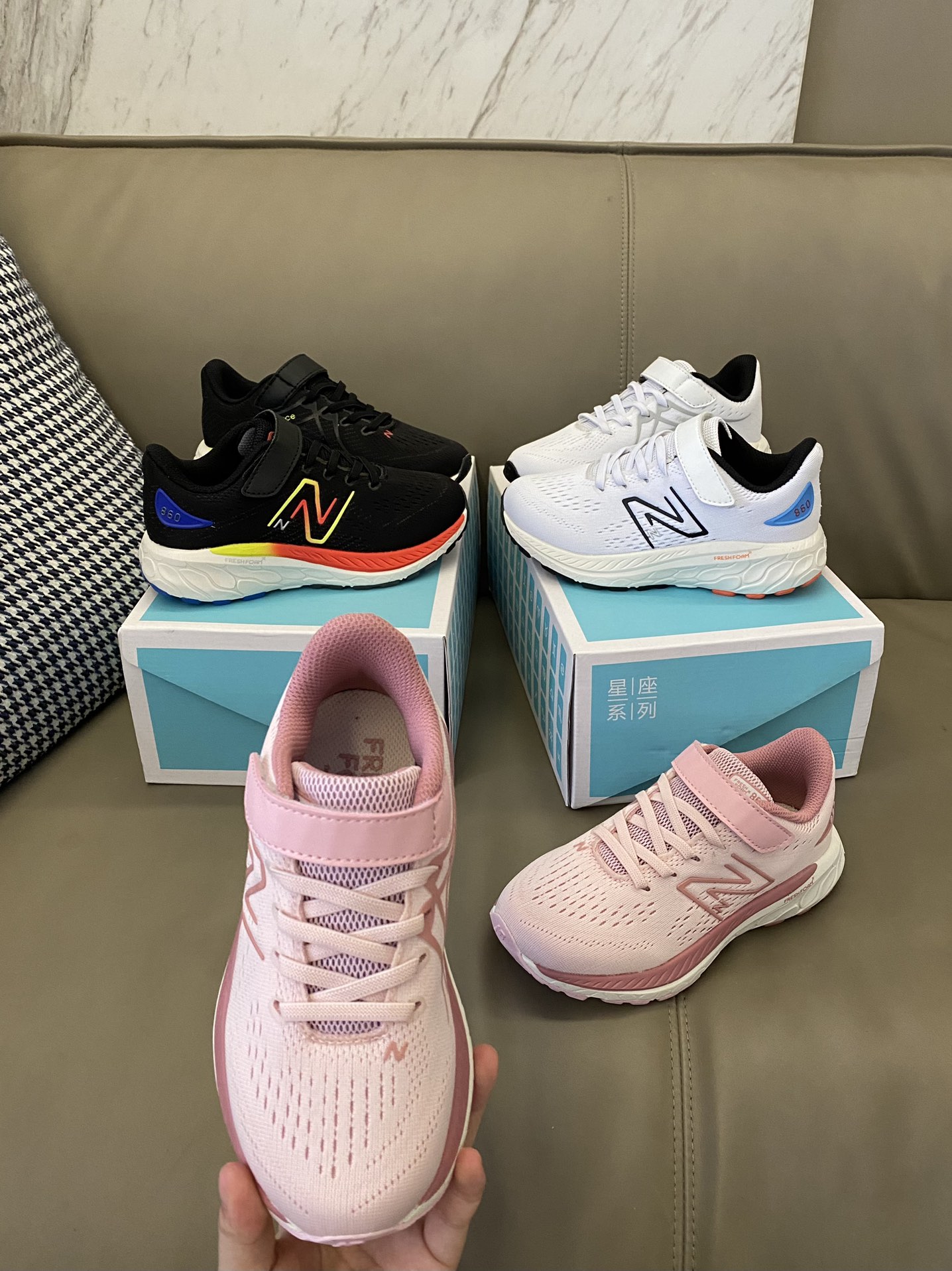 图片[3]-原图直出🌟 NB 魔术贴儿童运动鞋采用魔术贴设计穿脱方便👻内里柔软舒适～清爽透气💨鞋底防滑耐磨✔️非常的软弹🌟脚感超级奈斯👍🏻-选品中心