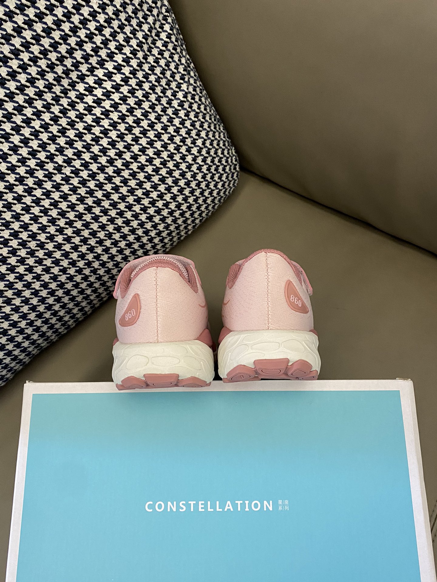 图片[7]-原图直出🌟 NB 魔术贴儿童运动鞋采用魔术贴设计穿脱方便👻内里柔软舒适～清爽透气💨鞋底防滑耐磨✔️非常的软弹🌟脚感超级奈斯👍🏻-选品中心