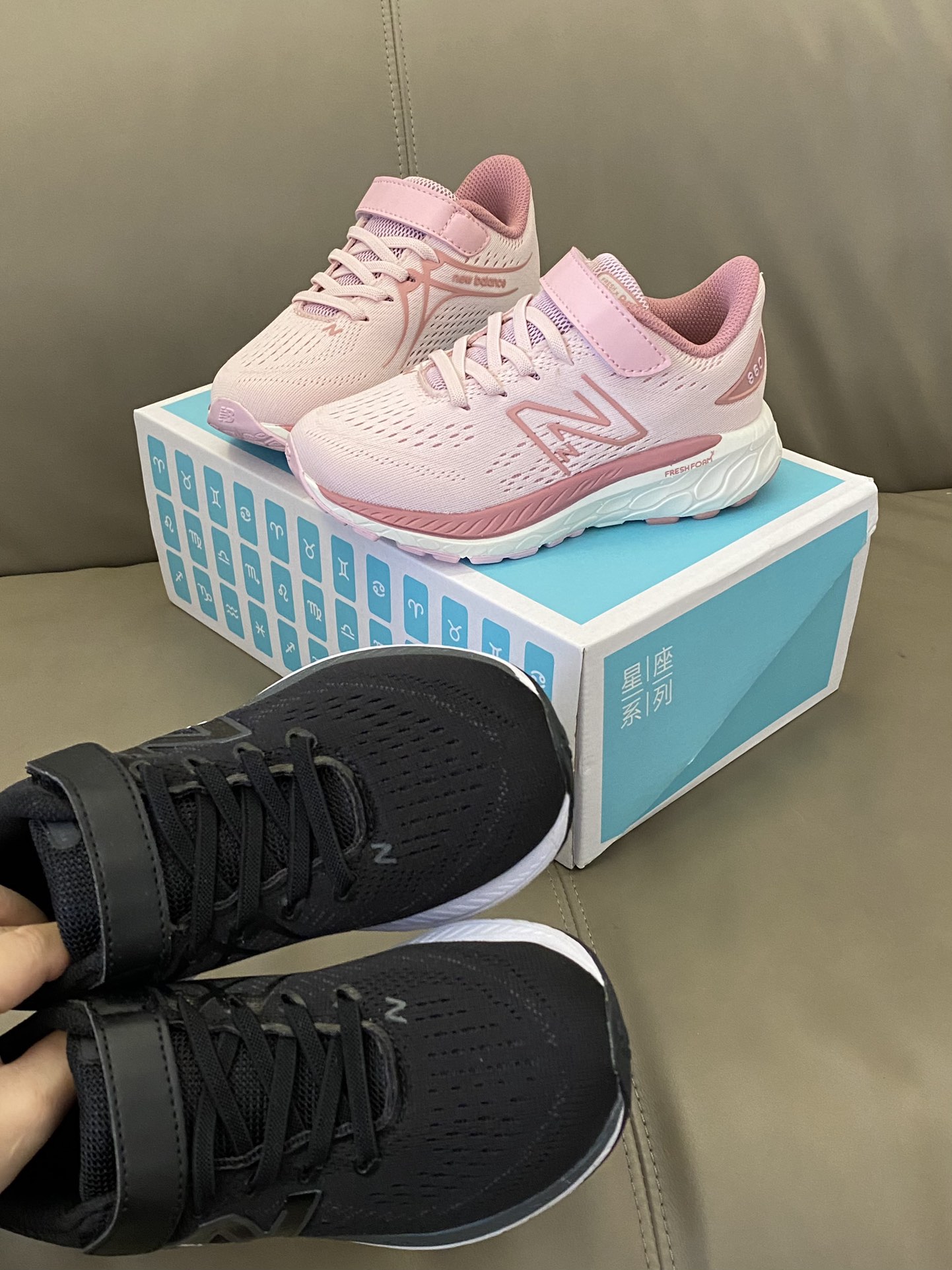 图片[6]-原图直出🌟 NB 魔术贴儿童运动鞋采用魔术贴设计穿脱方便👻内里柔软舒适～清爽透气💨鞋底防滑耐磨✔️非常的软弹🌟脚感超级奈斯👍🏻-选品中心