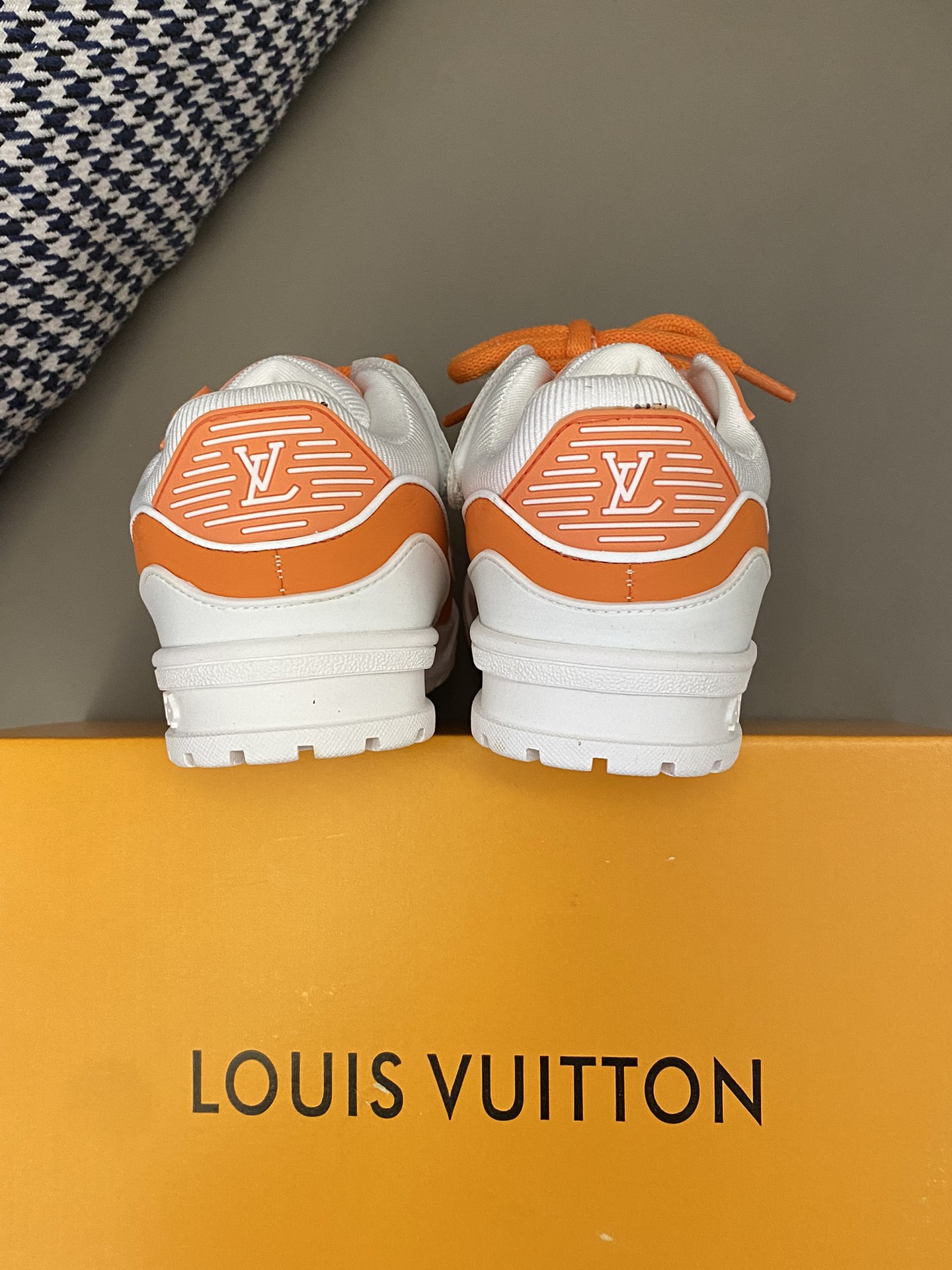 图片[7]-原图直出🌟 LV 小胖丁不仅外观吸人眼球👀它的功能特点也十分吸引人🤩轻盈舒适即使长时间行走也不会感觉疲劳😎魔术贴设计方便宝贝穿脱✔️鞋底防滑耐磨🥳-选品中心