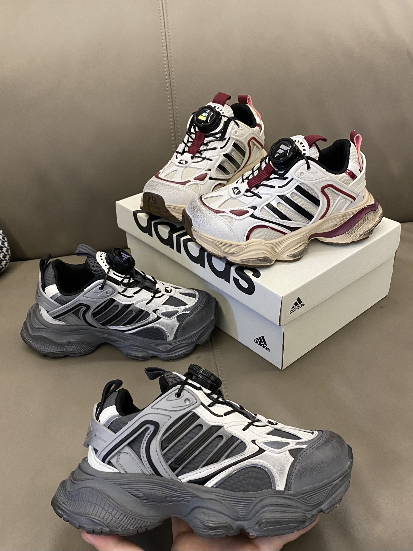 图片[3]-原图直出🌟 整双鞋子柔软又舒适😌触感超好👌🏻旋转纽扣真的超级方便✅再也不用担心小宝贝不会系鞋带啦😍鞋底防滑耐磨-选品中心