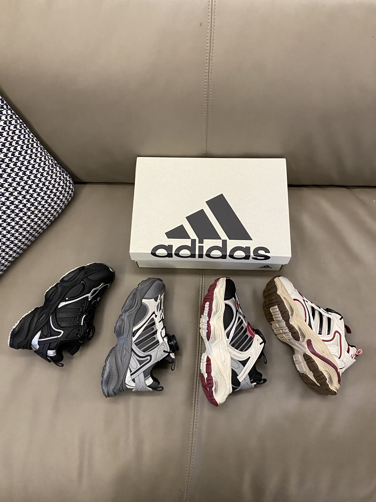 图片[5]-原图直出🌟 整双鞋子柔软又舒适😌触感超好👌🏻旋转纽扣真的超级方便✅再也不用担心小宝贝不会系鞋带啦😍鞋底防滑耐磨-选品中心