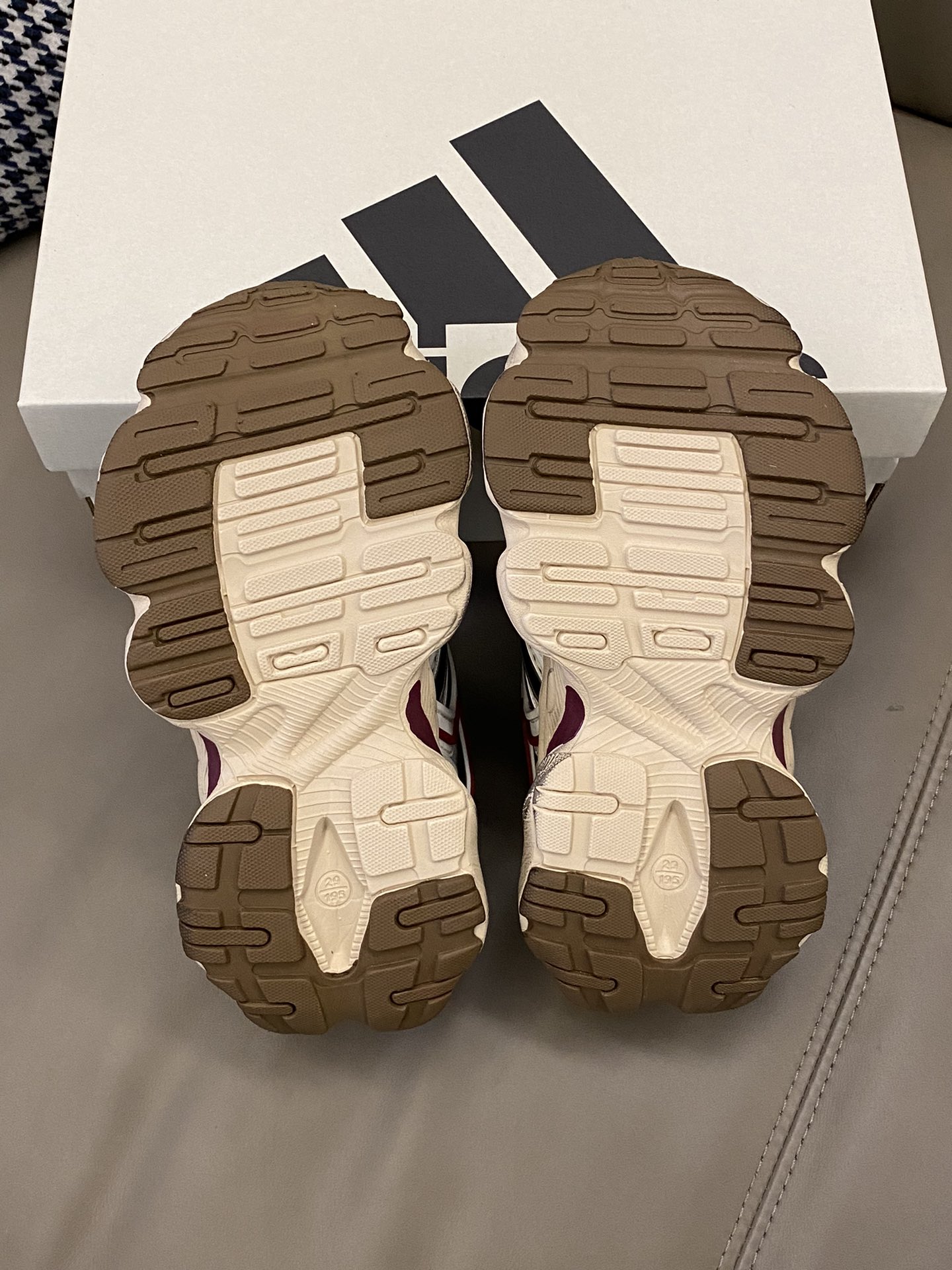 图片[9]-原图直出🌟 整双鞋子柔软又舒适😌触感超好👌🏻旋转纽扣真的超级方便✅再也不用担心小宝贝不会系鞋带啦😍鞋底防滑耐磨-选品中心