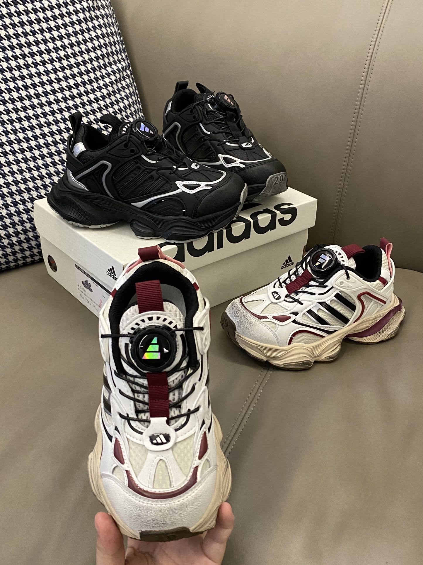 原图直出🌟 整双鞋子柔软又舒适😌触感超好👌🏻旋转纽扣真的超级方便✅再也不用担心小宝贝不会系鞋带啦😍鞋底防滑耐磨-选品中心