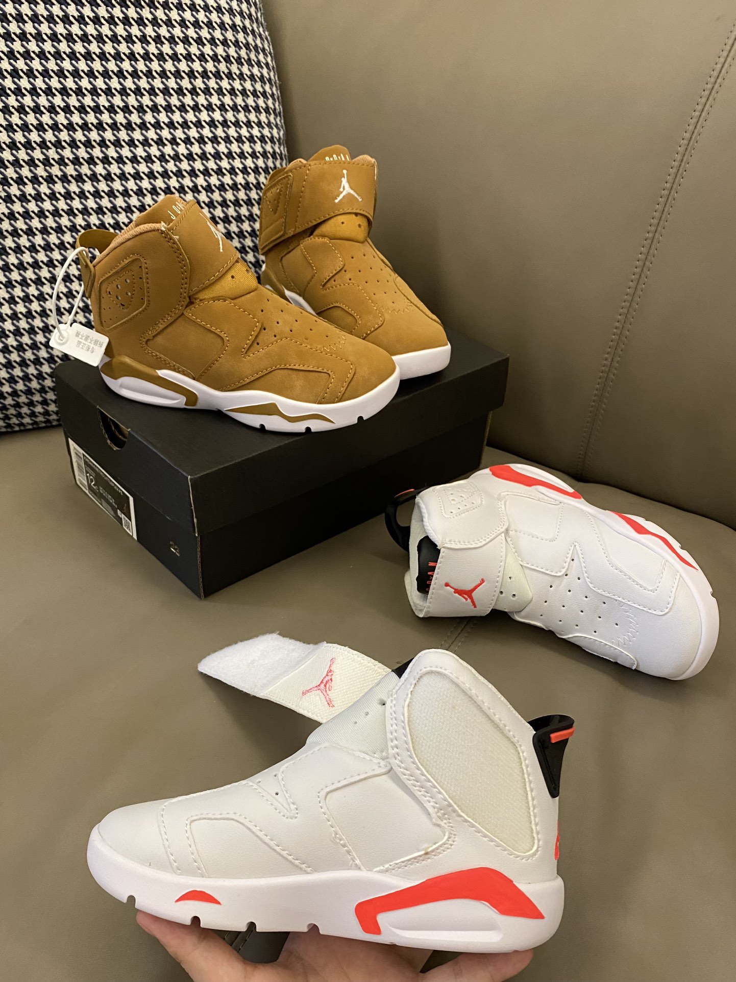 原图直出🌟 鞋面优质皮料，质感🈵🈵，魔术贴设计穿脱方便✅透气孔设计，清爽透气不闷脚不臭脚💨鞋底防滑耐磨柔软舒适🥳-选品中心