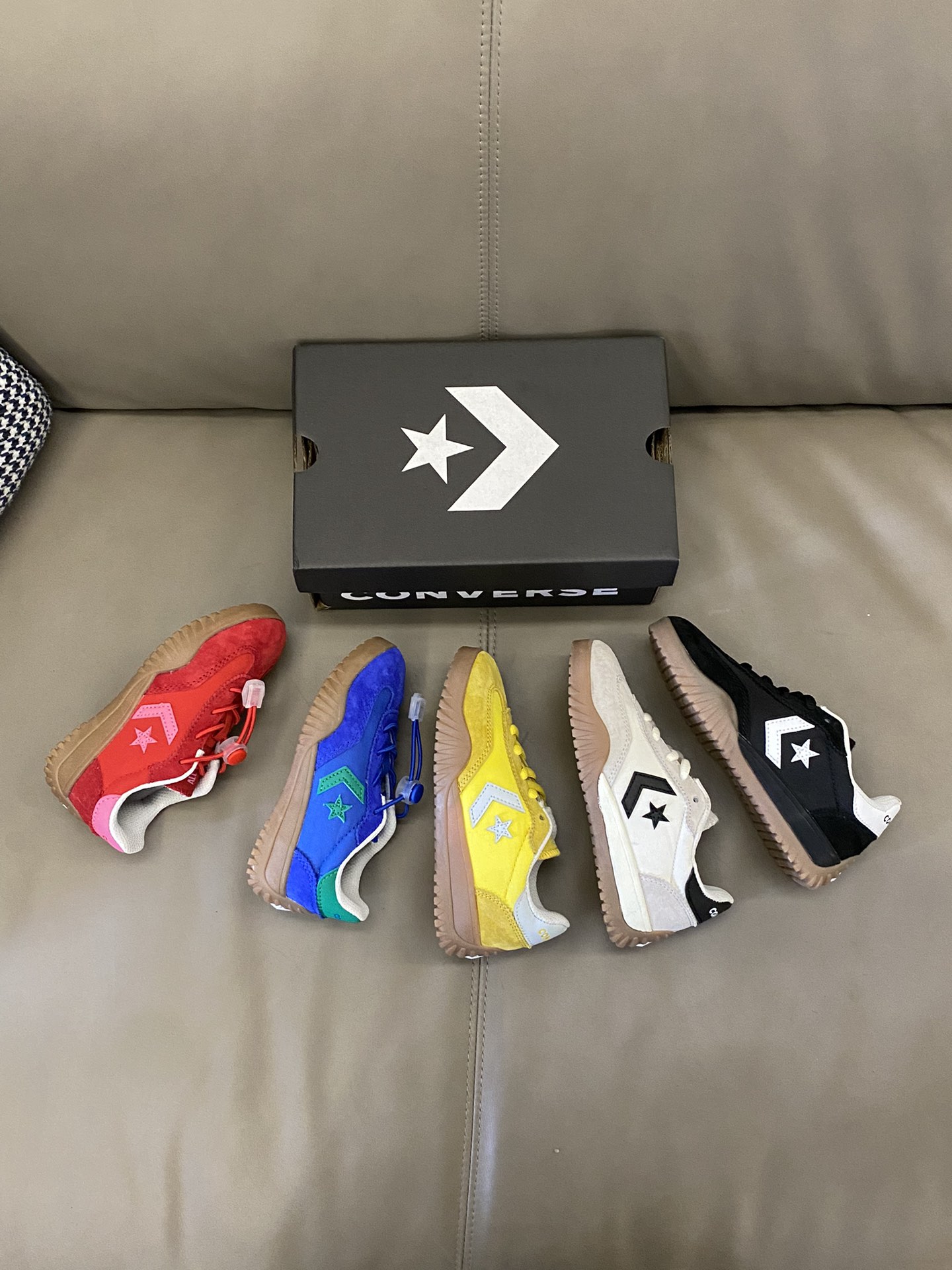 图片[8]-原图直出🌟 采用麂皮材质，手感柔软，透气性好💨穿着舒适👻而且耐磨耐脏✔️系带设计简约而不简单，可自由调节松紧穿脱方-选品中心