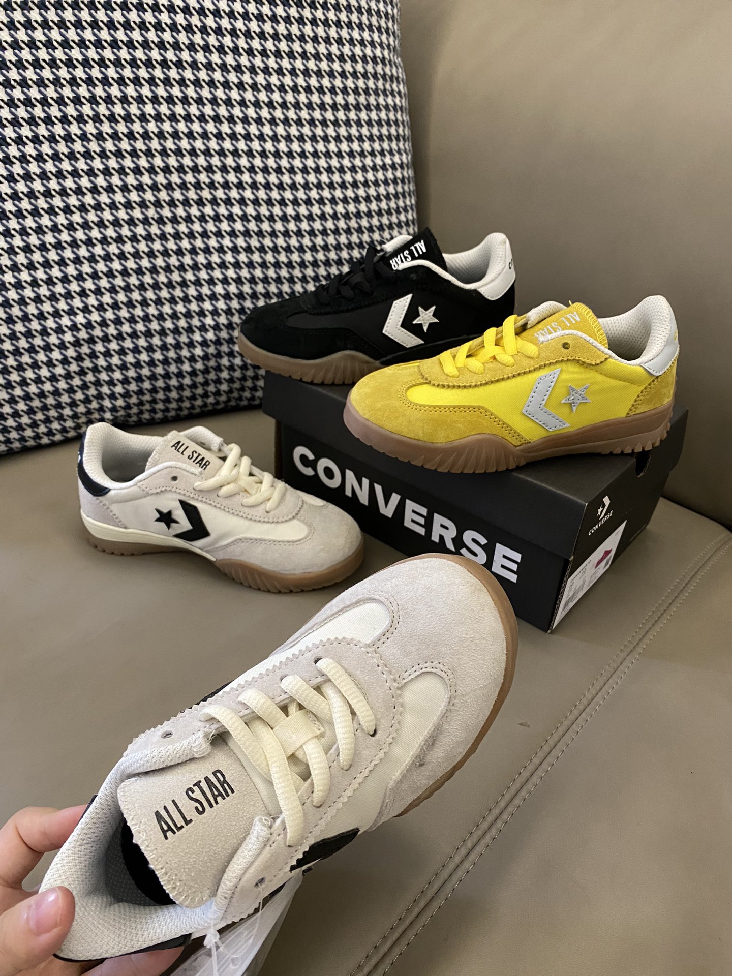 图片[6]-原图直出🌟 采用麂皮材质，手感柔软，透气性好💨穿着舒适👻而且耐磨耐脏✔️系带设计简约而不简单，可自由调节松紧穿脱方-选品中心