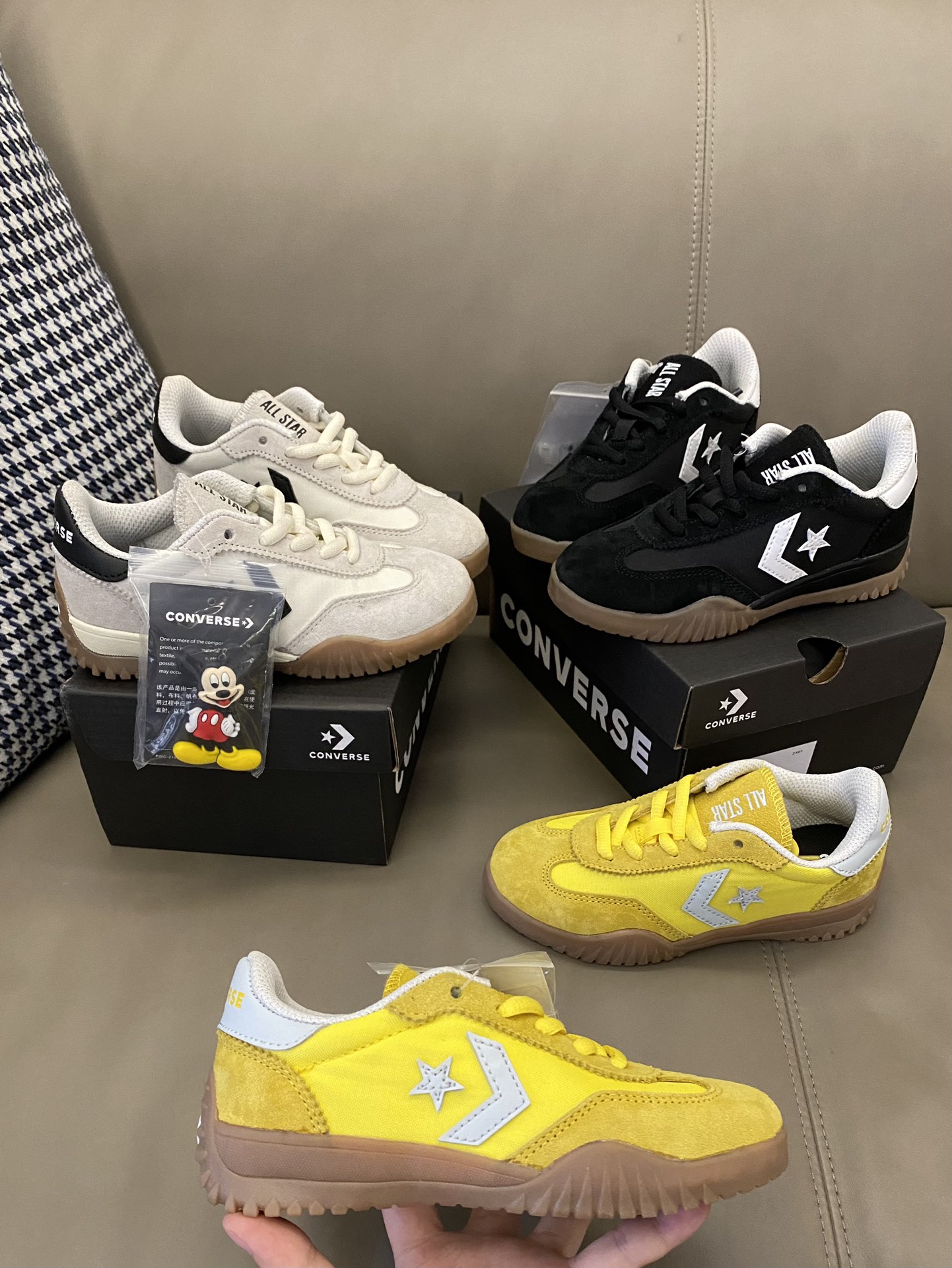 图片[7]-原图直出🌟 采用麂皮材质，手感柔软，透气性好💨穿着舒适👻而且耐磨耐脏✔️系带设计简约而不简单，可自由调节松紧穿脱方-选品中心