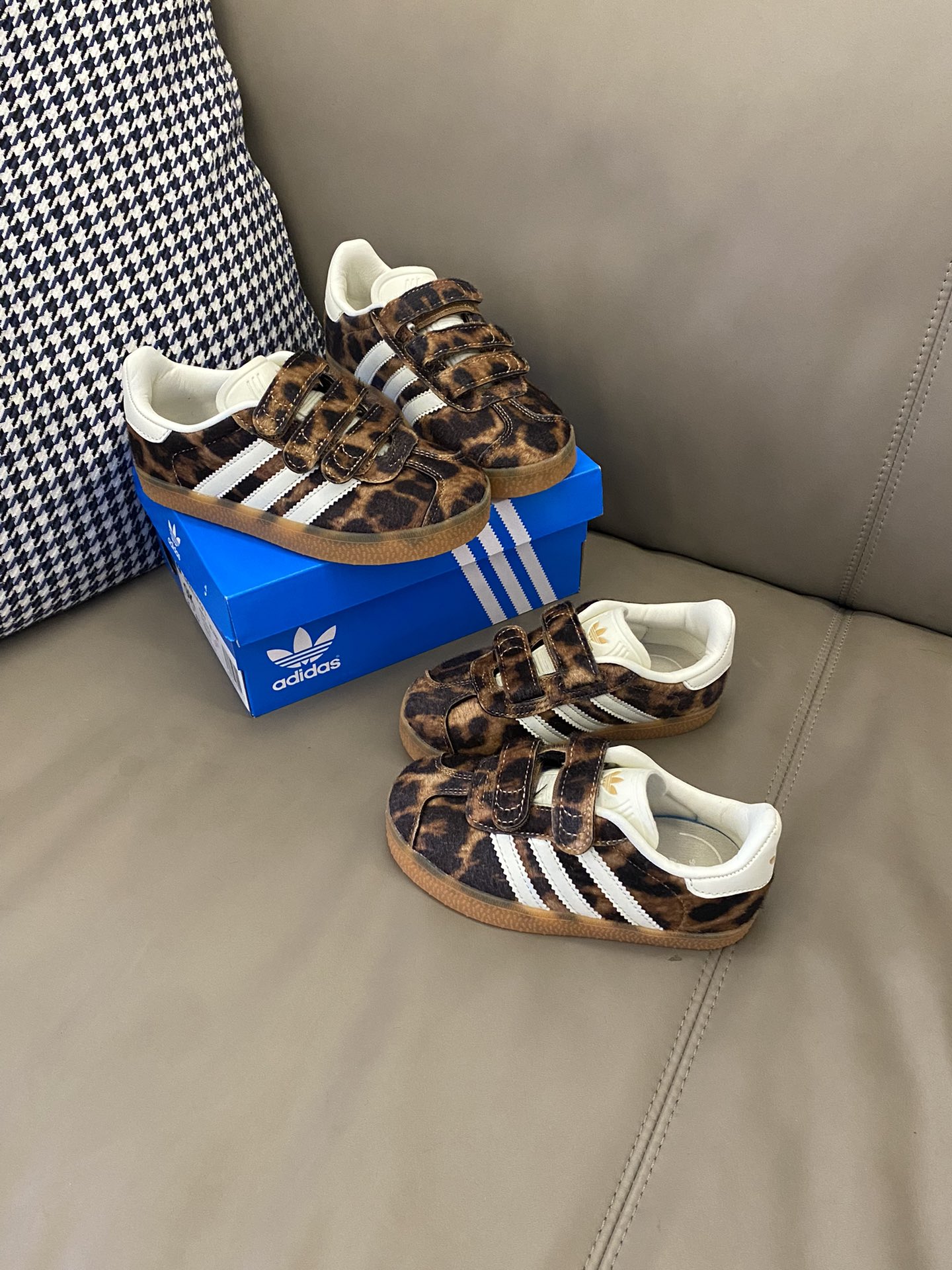 图片[4]-原图直出🌟 小童是两条杠魔术贴设计，大童则是三条杠魔术贴设计🤩穿脱方便✔️三个颜色都值得全入手巨巨巨美说累了-选品中心