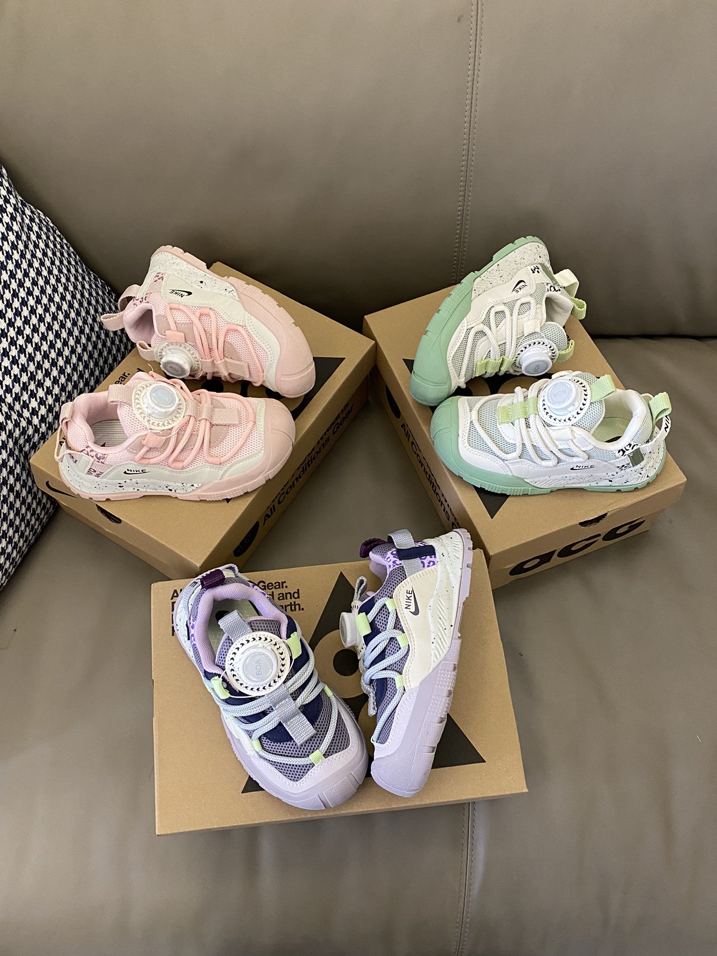 图片[2]-~ 原图直出🌟 鞋身轻便上脚舒适🤩旋转扣设计，再也不用担心系鞋带啦🫣鞋底轻量耐磨，行走无负担✅-选品中心