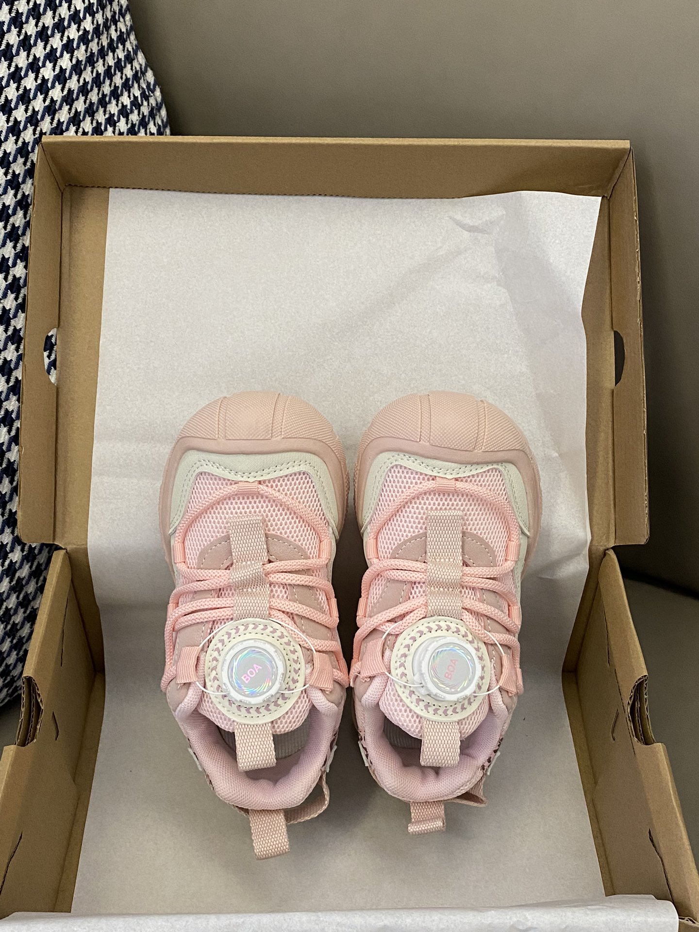 图片[5]-~ 原图直出🌟 鞋身轻便上脚舒适🤩旋转扣设计，再也不用担心系鞋带啦🫣鞋底轻量耐磨，行走无负担✅-选品中心