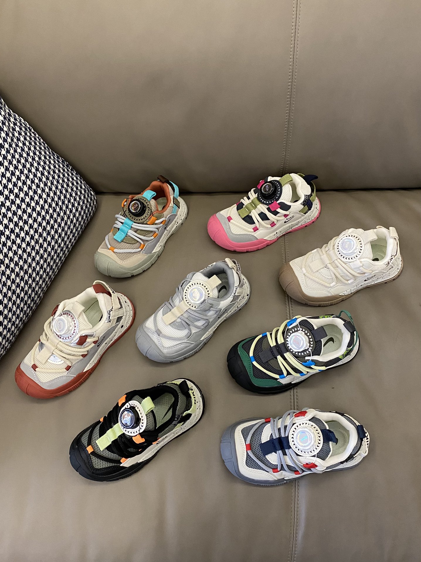 图片[8]-~ 原图直出🌟 鞋身轻便上脚舒适🤩旋转扣设计，再也不用担心系鞋带啦🫣鞋底轻量耐磨，行走无负担✅-选品中心