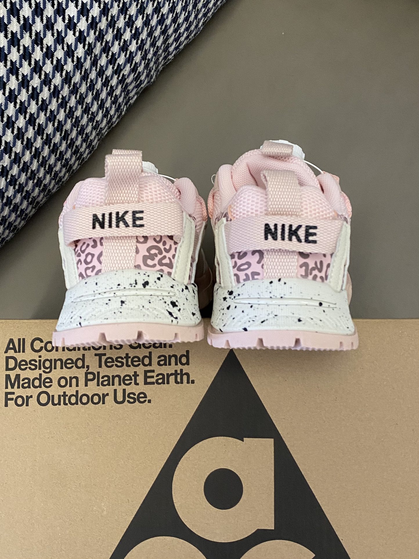 图片[7]-~ 原图直出🌟 鞋身轻便上脚舒适🤩旋转扣设计，再也不用担心系鞋带啦🫣鞋底轻量耐磨，行走无负担✅-选品中心