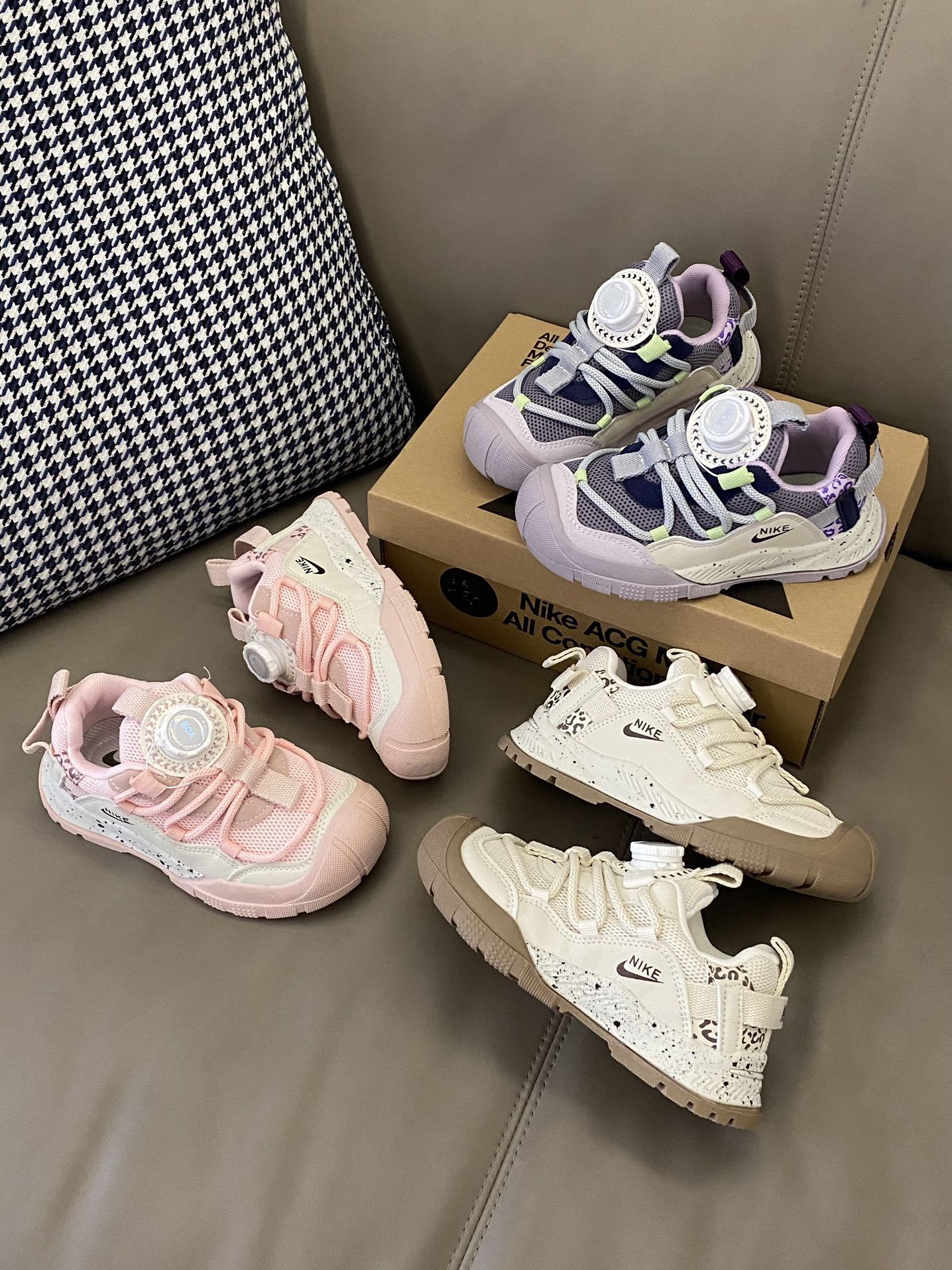 图片[3]-~ 原图直出🌟 鞋身轻便上脚舒适🤩旋转扣设计，再也不用担心系鞋带啦🫣鞋底轻量耐磨，行走无负担✅-选品中心