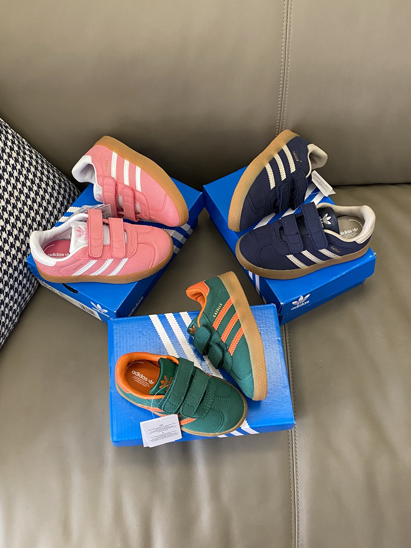 图片[4]-原图直出🌟 鞋面采用麂皮材质，魔术贴设计更是仅上添花🥰家长再也不用担心宝贝无法掌控鞋带的难题啦🤩鞋底防滑耐磨，抓地力强👍🏻-选品中心