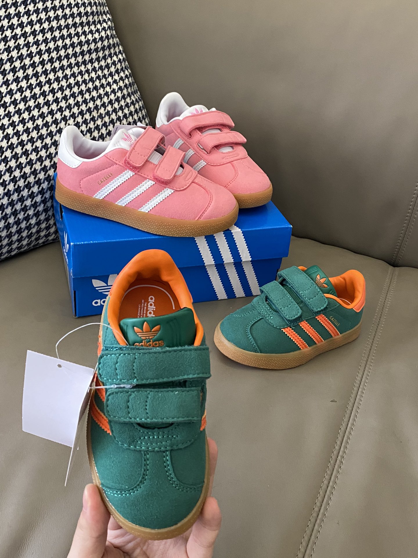 原图直出🌟 鞋面采用麂皮材质，魔术贴设计更是仅上添花🥰家长再也不用担心宝贝无法掌控鞋带的难题啦🤩鞋底防滑耐磨，抓地力强👍🏻-选品中心