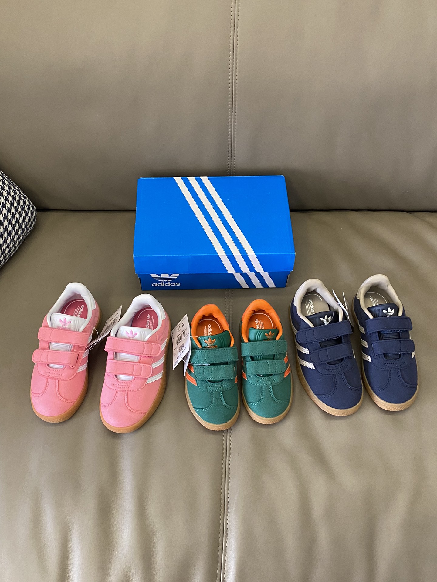 图片[5]-原图直出🌟 鞋面采用麂皮材质，魔术贴设计更是仅上添花🥰家长再也不用担心宝贝无法掌控鞋带的难题啦🤩鞋底防滑耐磨，抓地力强👍🏻-选品中心