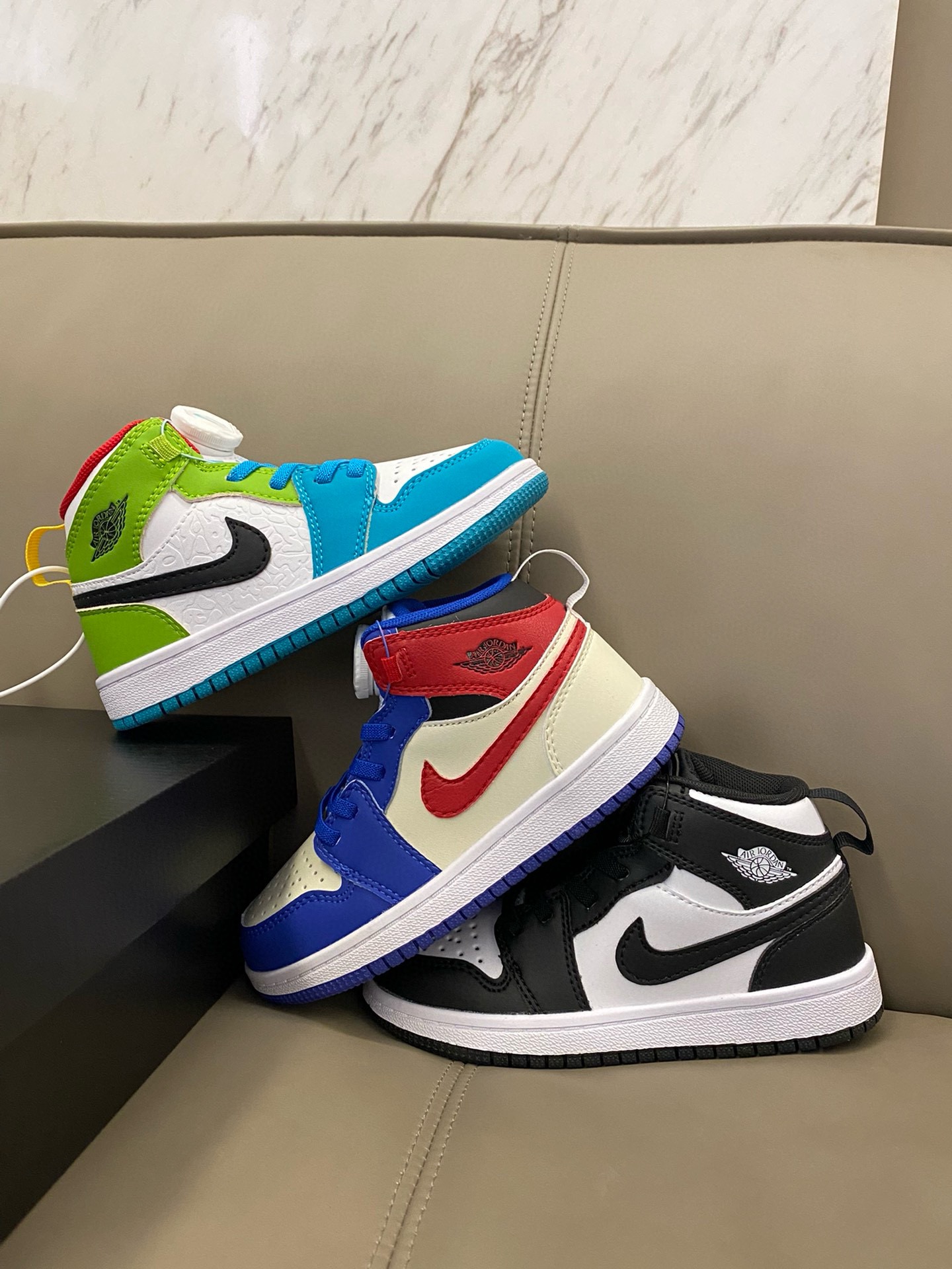 图片[8]-高品质口碑款童鞋下单备注：A锥 1 中帮旋转扣童鞋 尺码：22-37 ，补齐！现货发 📣📣不同品牌，不同系列的鞋子，鞋码存在差异 所以一定要量一下宝宝脚长 根据宝宝脚长+1～1.5cm选择相对应内长-选品中心