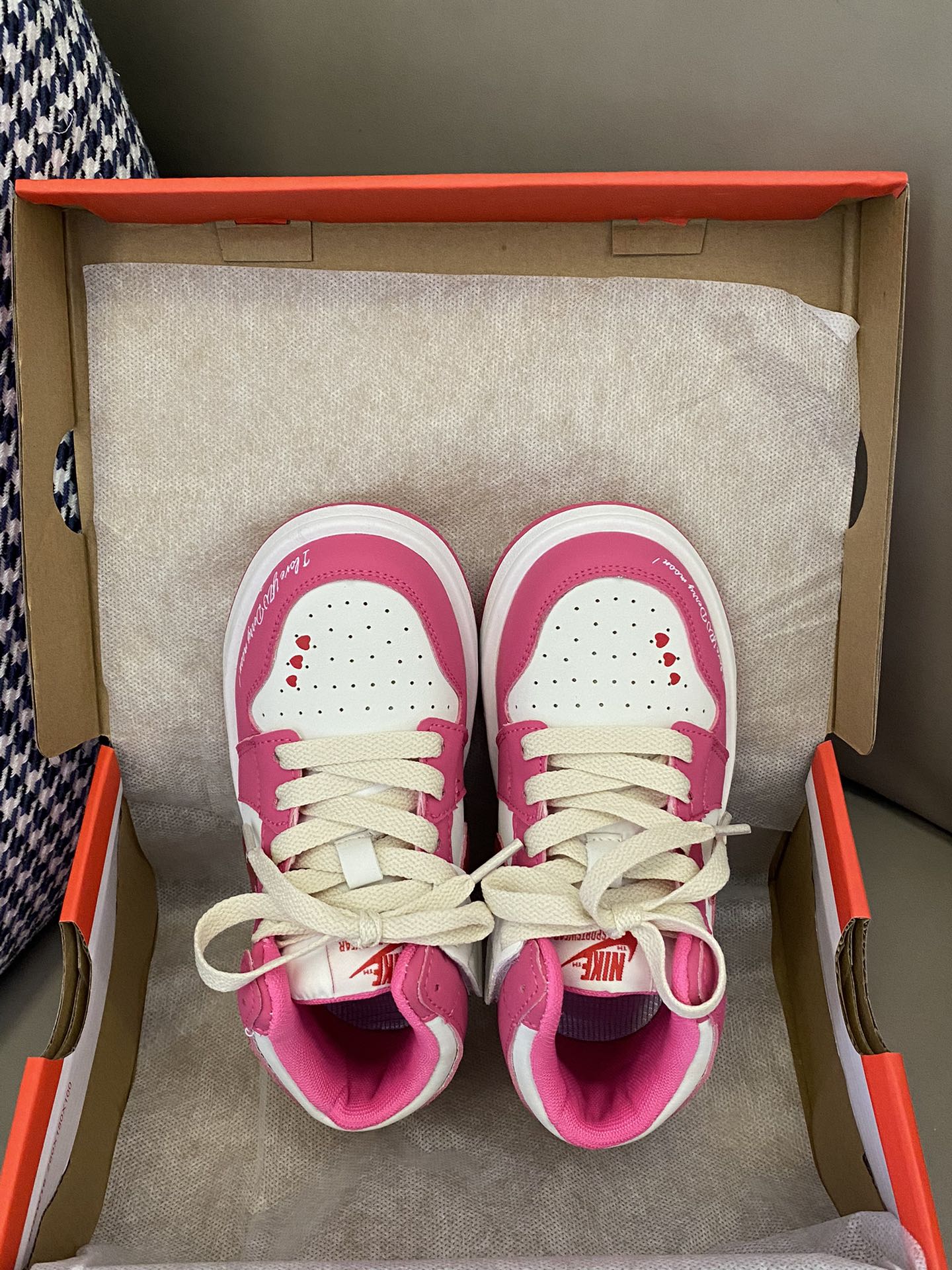 图片[2]-原图直出🌟 巨燃巨炸巨好穿的运动鞋来咯 实穿性与高颜值并存的一款😍可调节松紧搭配加大开口，穿脱超级方便✅柔韧灵活橡胶鞋底结合泡绵鞋底行走自如🥳-选品中心