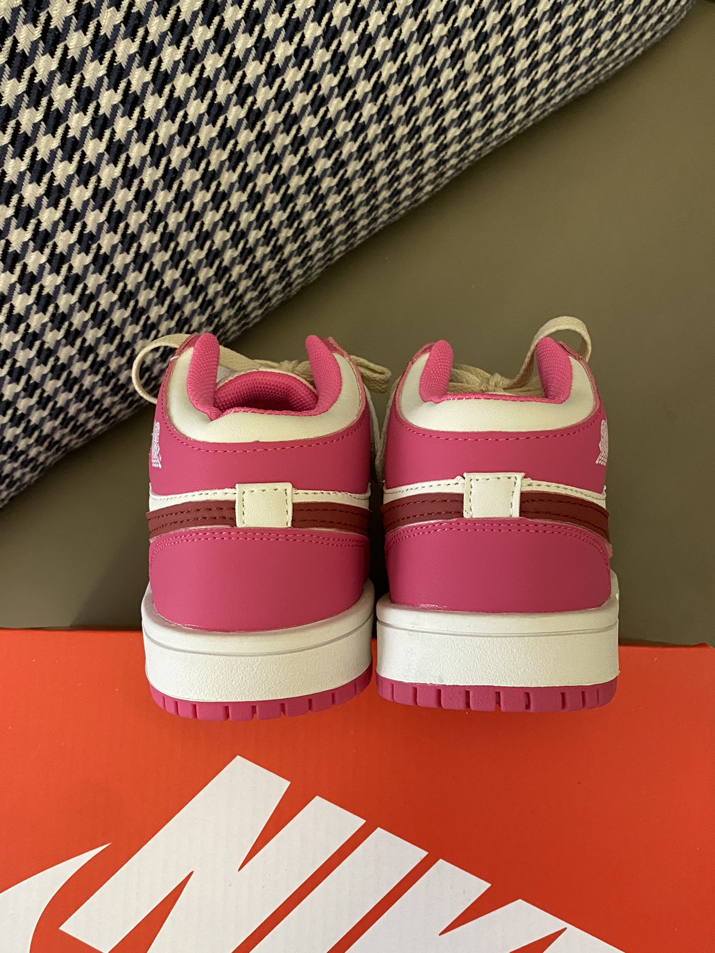 图片[7]-原图直出🌟 巨燃巨炸巨好穿的运动鞋来咯 实穿性与高颜值并存的一款😍可调节松紧搭配加大开口，穿脱超级方便✅柔韧灵活橡胶鞋底结合泡绵鞋底行走自如🥳-选品中心