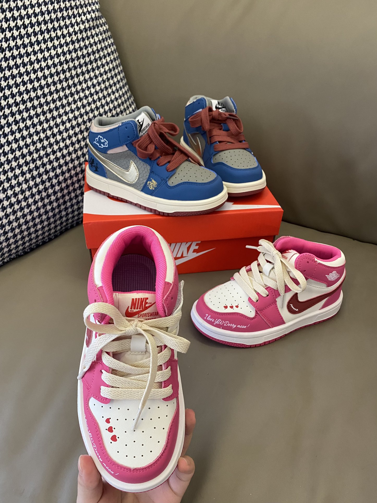 原图直出🌟 巨燃巨炸巨好穿的运动鞋来咯 实穿性与高颜值并存的一款😍可调节松紧搭配加大开口，穿脱超级方便✅柔韧灵活橡胶鞋底结合泡绵鞋底行走自如🥳-选品中心