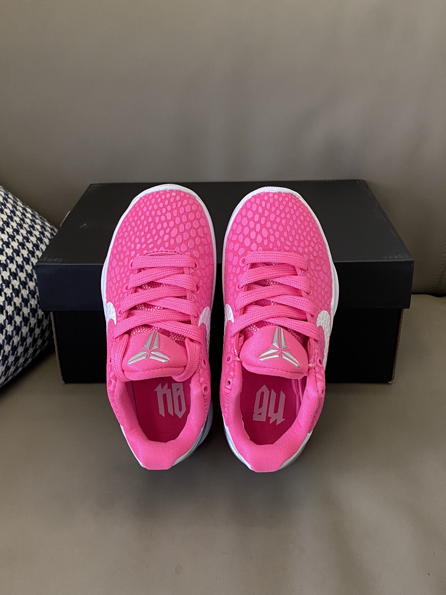 图片[2]-原图直出🌟 采用系带设计可自由调节松紧🤩后跟环绕下PU，足弓处的碳板以及恰到好处的防侧翻角，支撑性非常好👍🏻鞋底防滑耐磨✔️-选品中心