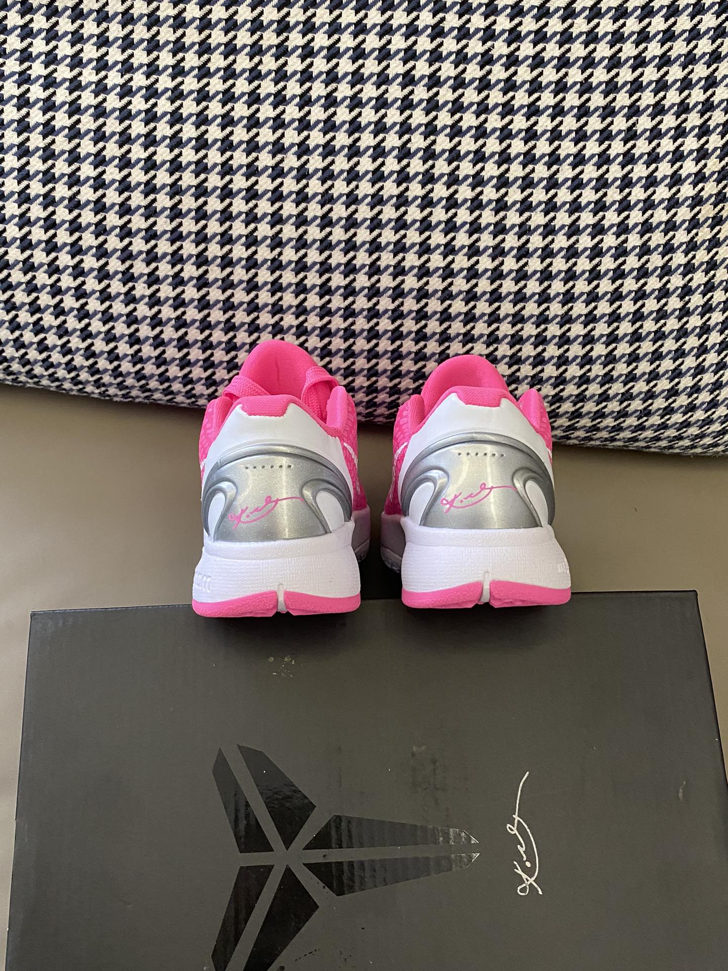 图片[4]-原图直出🌟 采用系带设计可自由调节松紧🤩后跟环绕下PU，足弓处的碳板以及恰到好处的防侧翻角，支撑性非常好👍🏻鞋底防滑耐磨✔️-选品中心