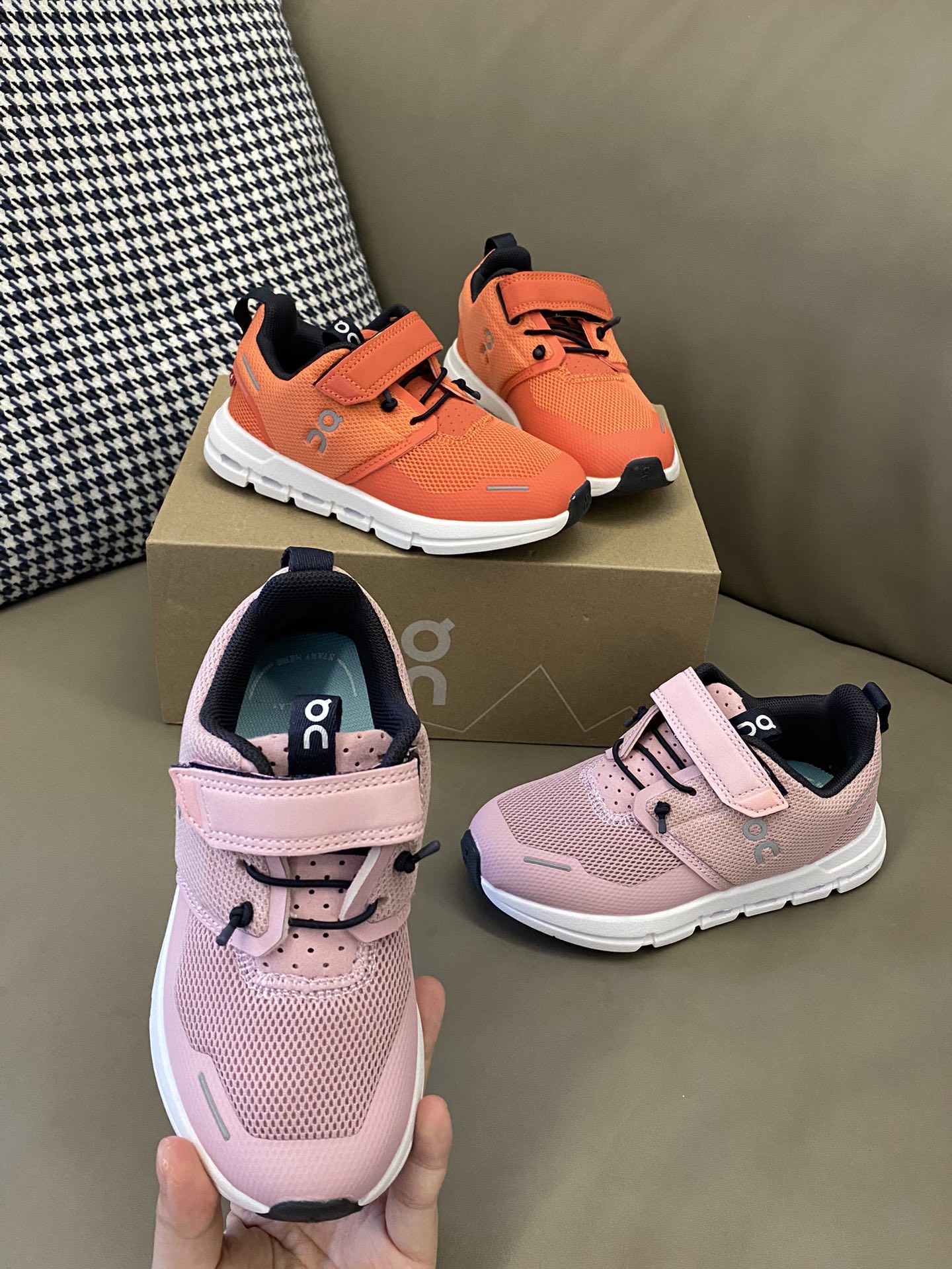 图片[4]-原图直出🌟 昂跑运动鞋鞋面采用了轻量柔韧的鞋身，满足了宝贝大幅度的运动需求😻魔术贴+松紧带设计，让宝贝穿脱更方便-选品中心