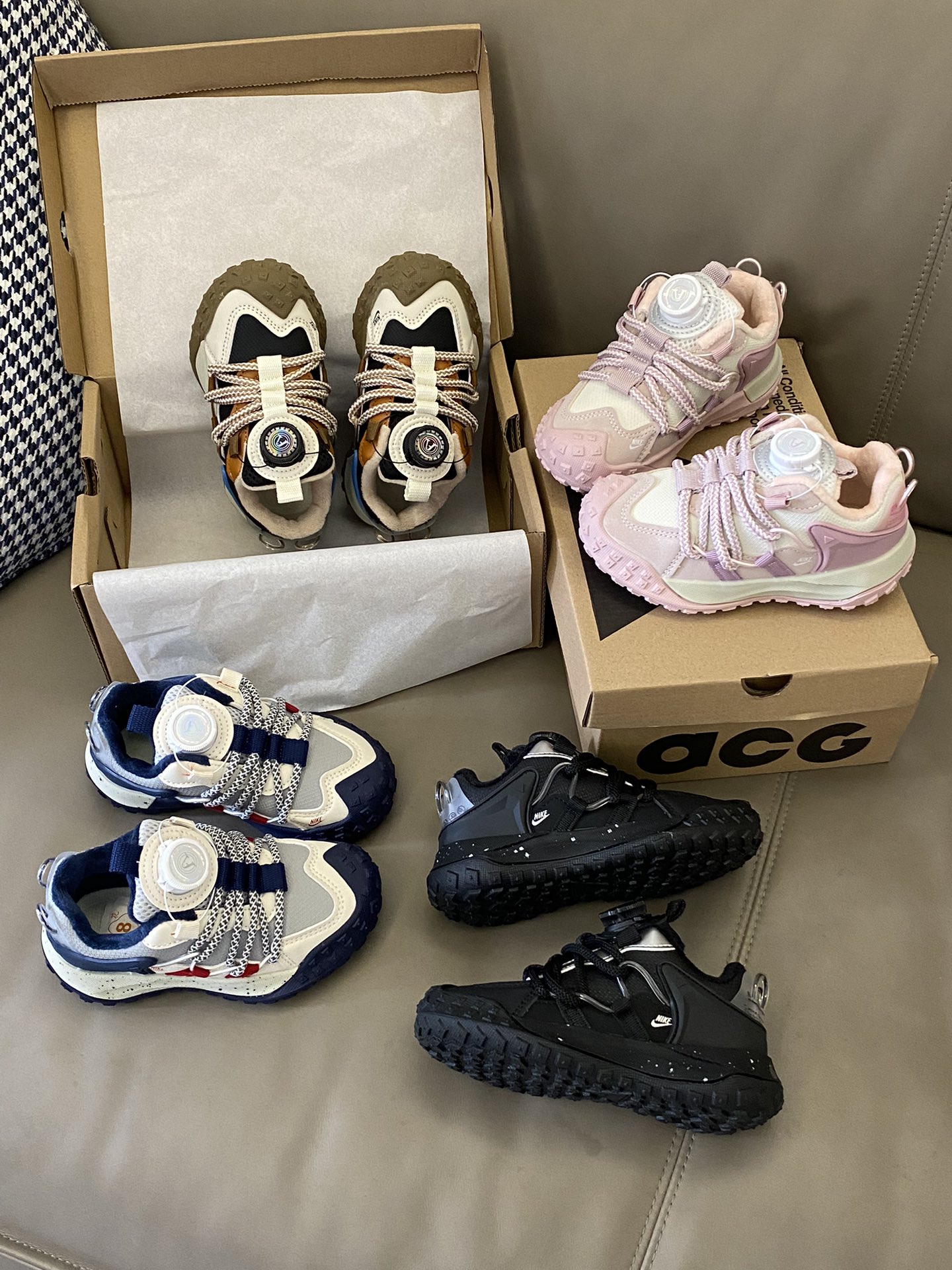 图片[3]-原图直出🌟 纽扣鞋真的是第一双和第N双吖😍旋转扣设计，方便宝贝穿脱✅内里加绒，非常保暖舒适🤔轮胎底防滑耐磨✌🏻这双登山纽扣鞋直接封神🤭JR84-选品中心