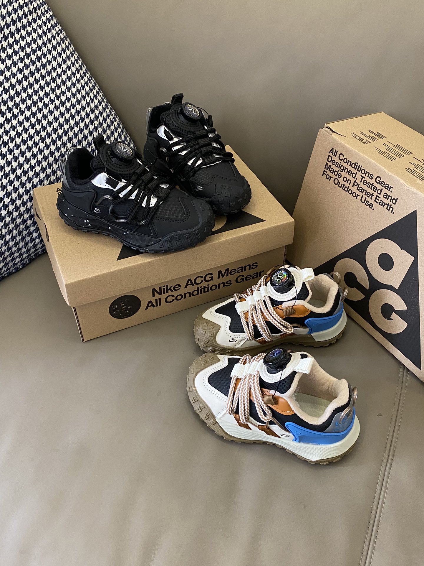 图片[8]-原图直出🌟 纽扣鞋真的是第一双和第N双吖😍旋转扣设计，方便宝贝穿脱✅内里加绒，非常保暖舒适🤔轮胎底防滑耐磨✌🏻这双登山纽扣鞋直接封神🤭JR84-选品中心