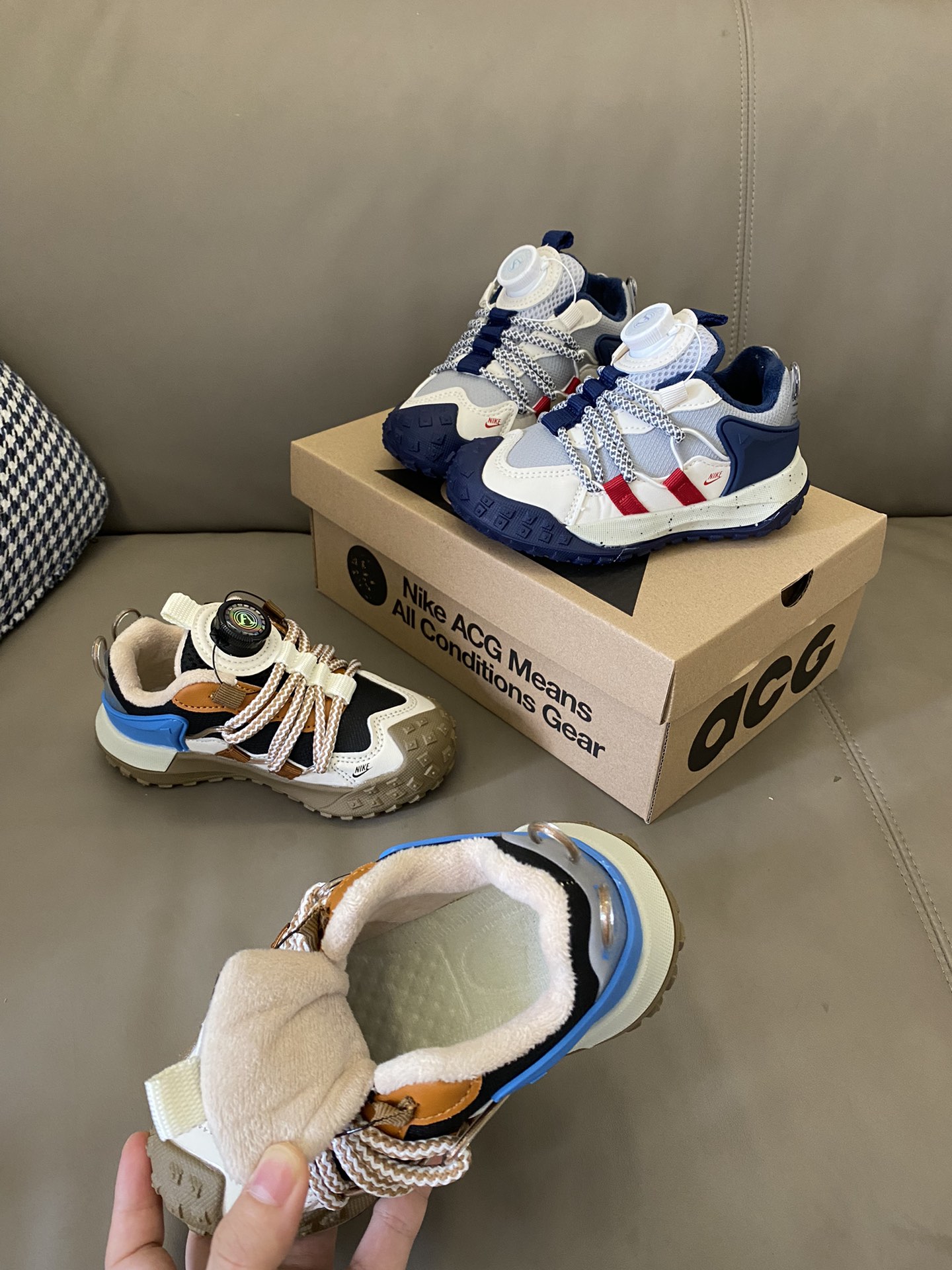 图片[6]-原图直出🌟 纽扣鞋真的是第一双和第N双吖😍旋转扣设计，方便宝贝穿脱✅内里加绒，非常保暖舒适🤔轮胎底防滑耐磨✌🏻这双登山纽扣鞋直接封神🤭JR84-选品中心