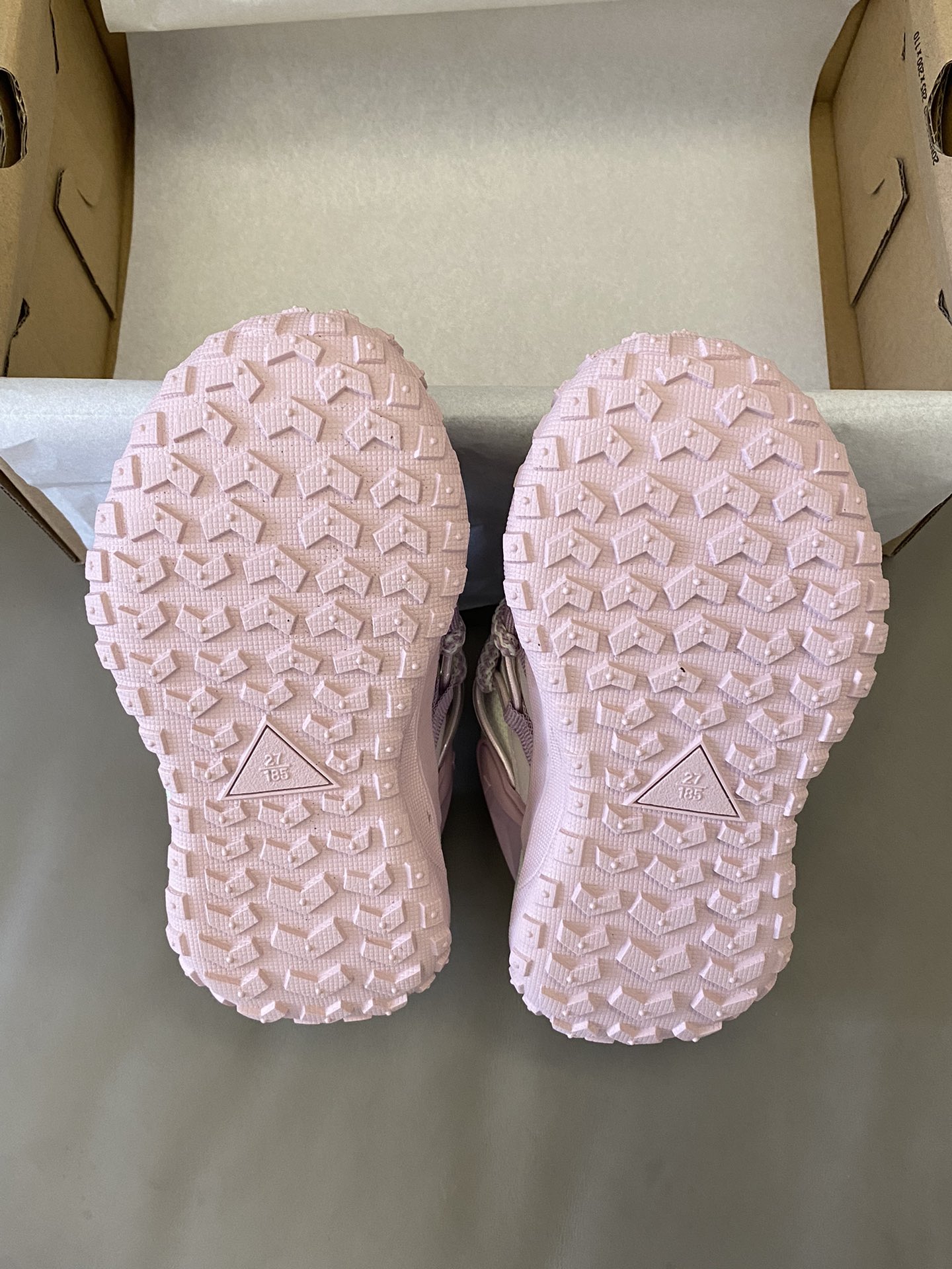 图片[9]-原图直出🌟 纽扣鞋真的是第一双和第N双吖😍旋转扣设计，方便宝贝穿脱✅内里加绒，非常保暖舒适🤔轮胎底防滑耐磨✌🏻这双登山纽扣鞋直接封神🤭JR84-选品中心