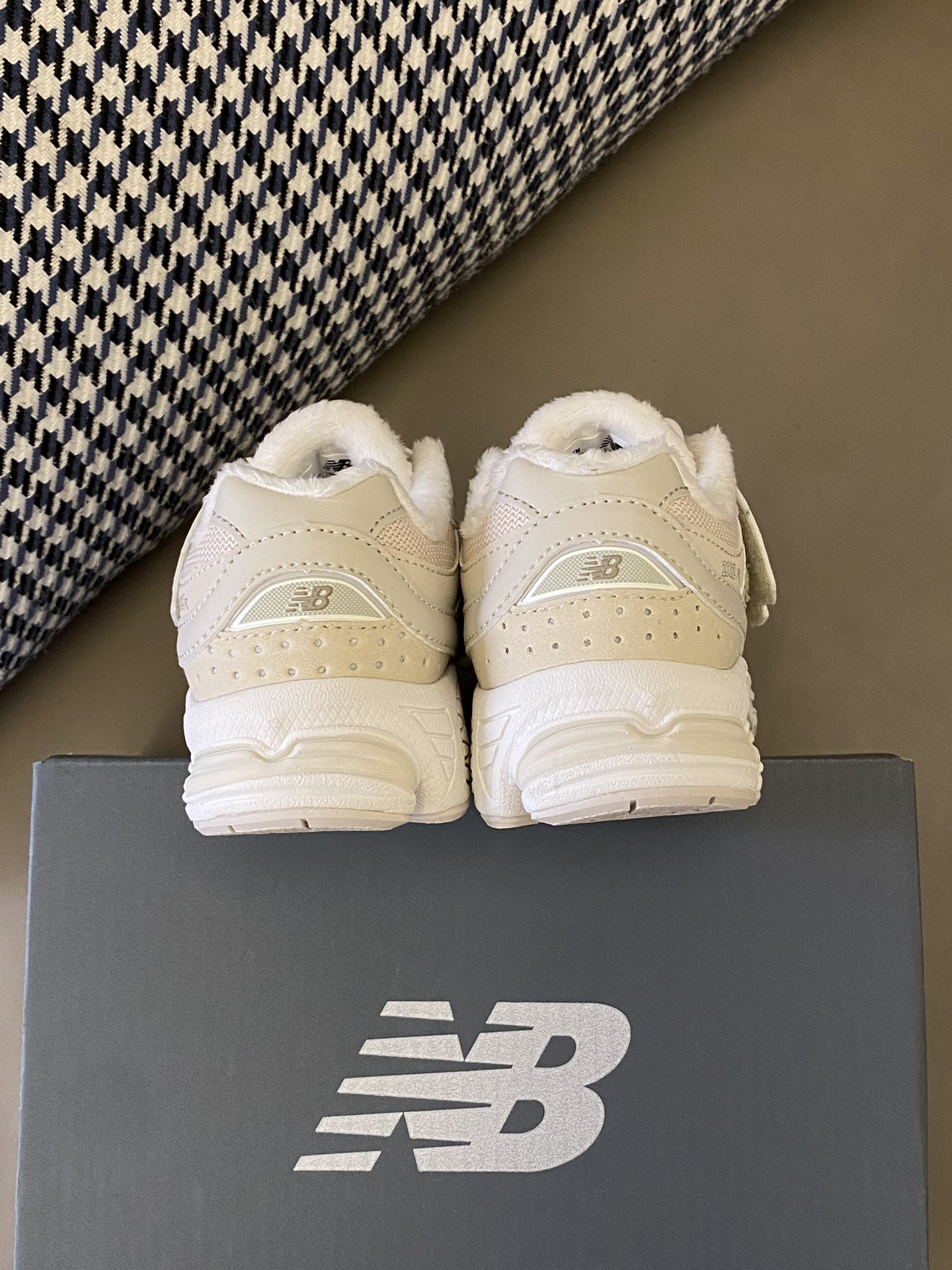 图片[4]-原图直出⭐️ 鞋面包裹性好👌🏻延展性强🆒内里加绒舒适保暖🤩魔术贴设计解放双手👋🏻鞋底柔软有弹性👻脚感舒适，耐磨防滑✌🏻-选品中心