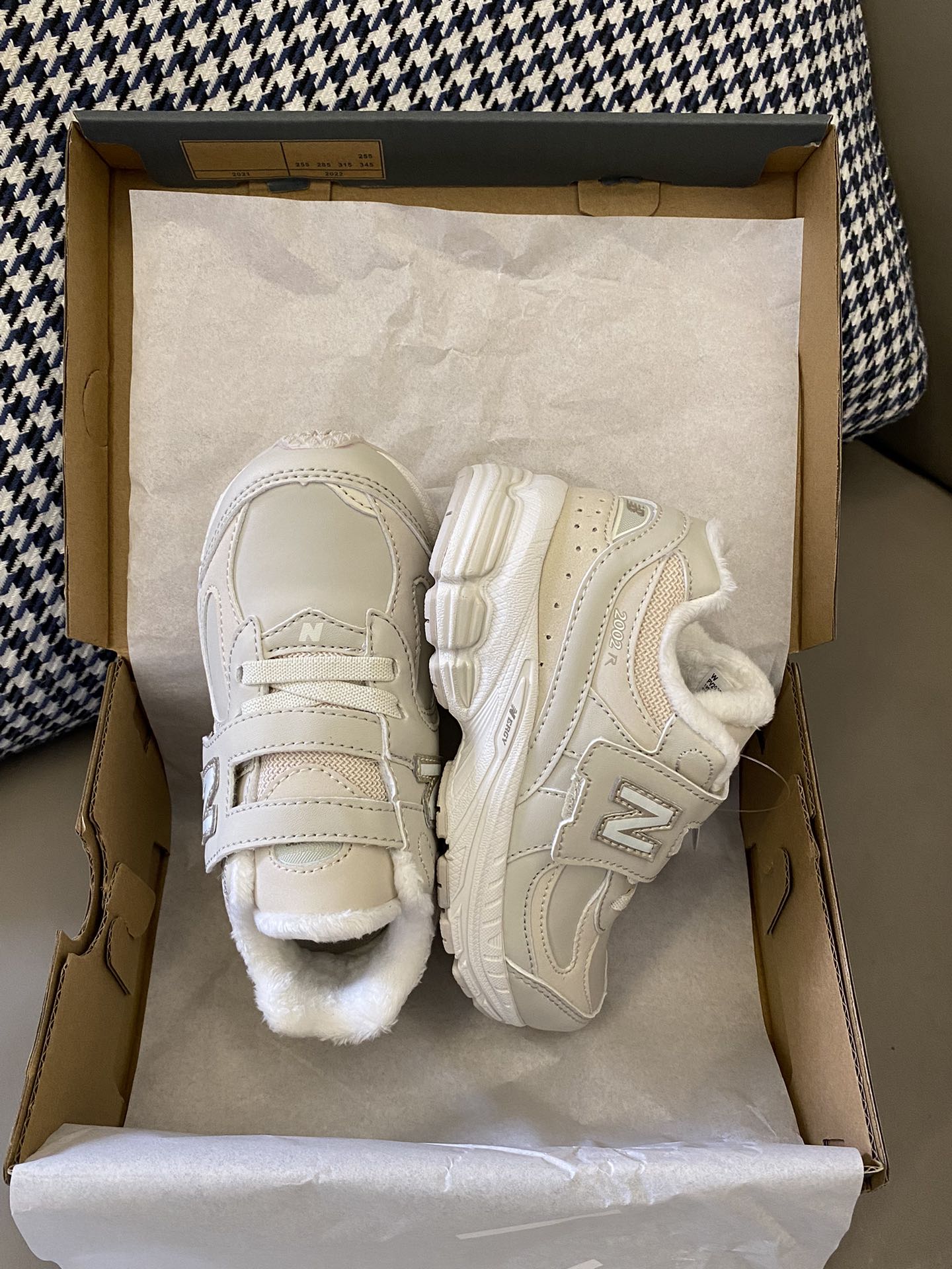 图片[2]-原图直出⭐️ 鞋面包裹性好👌🏻延展性强🆒内里加绒舒适保暖🤩魔术贴设计解放双手👋🏻鞋底柔软有弹性👻脚感舒适，耐磨防滑✌🏻-选品中心