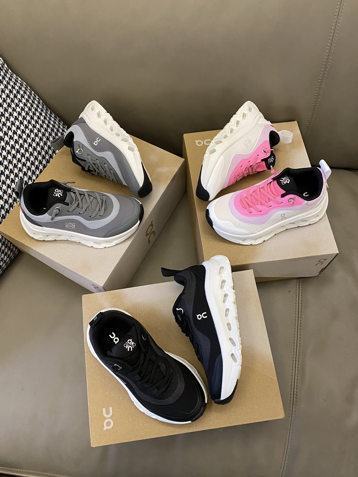 图片[4]-原图直出⭐️ 鞋面采用高性能网眼布和编织物组成的多层鞋面，透气又舒适🌬️ 松紧带设计穿脱方便✔️再也不用担心系鞋带啦🙌鞋底轻盈又高回弹力🤩脚感很舒服😌-选品中心